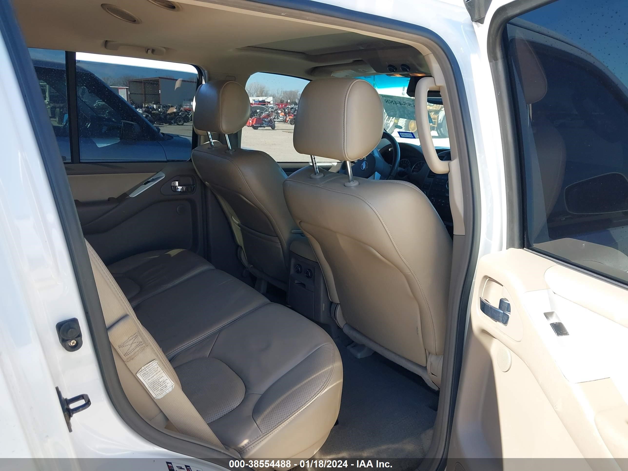 Photo 7 VIN: 5N1BR18A58C611455 - NISSAN PATHFINDER 