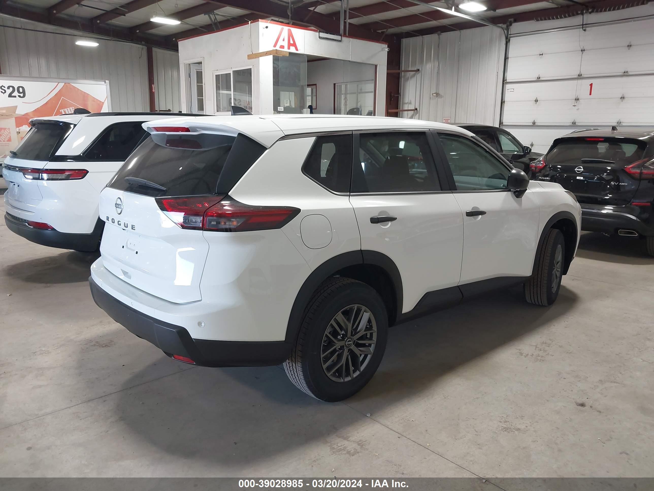 Photo 3 VIN: 5N1BT3AA0RC693474 - NISSAN ROGUE 