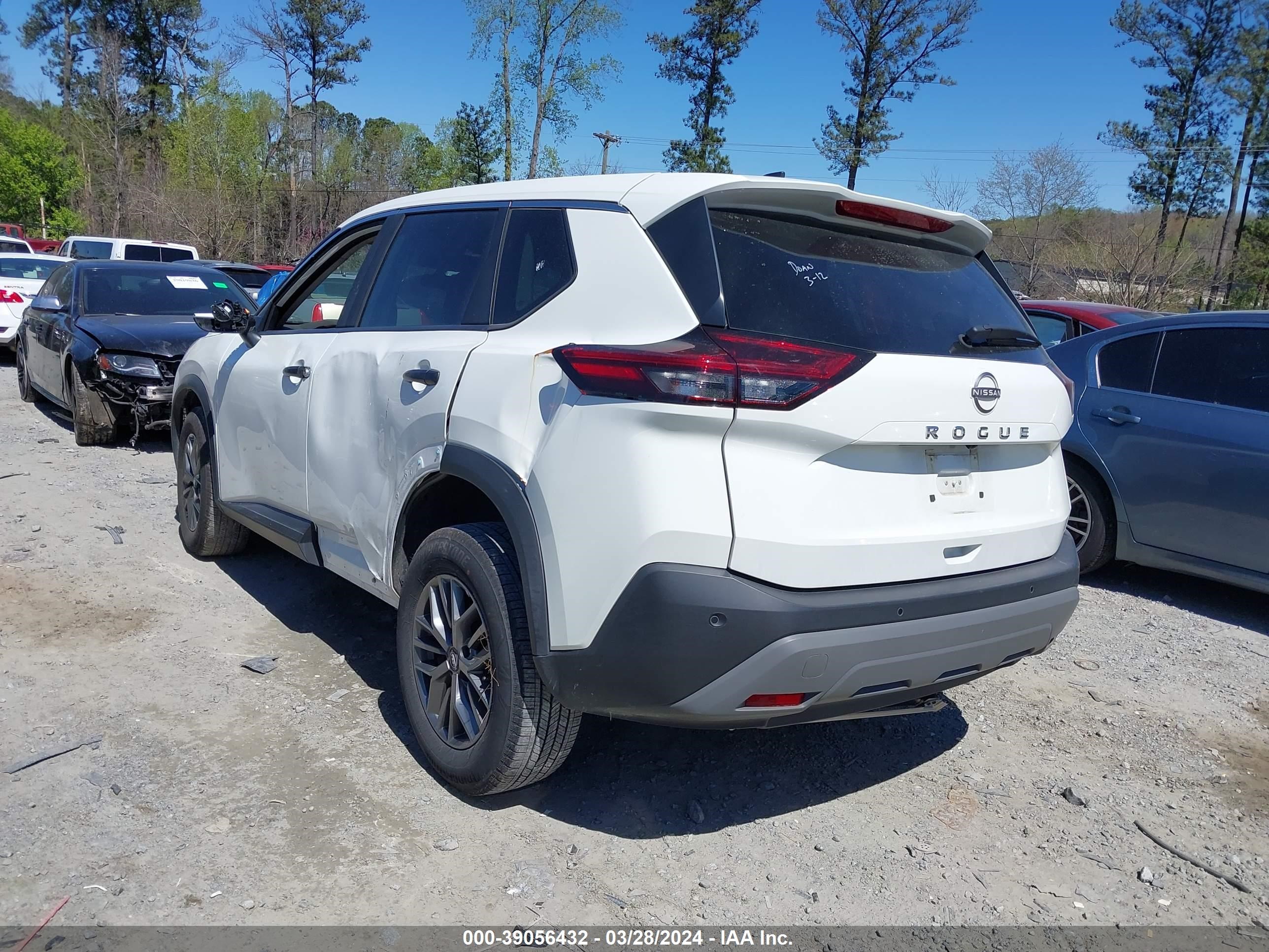 Photo 2 VIN: 5N1BT3AA5PC801701 - NISSAN ROGUE 