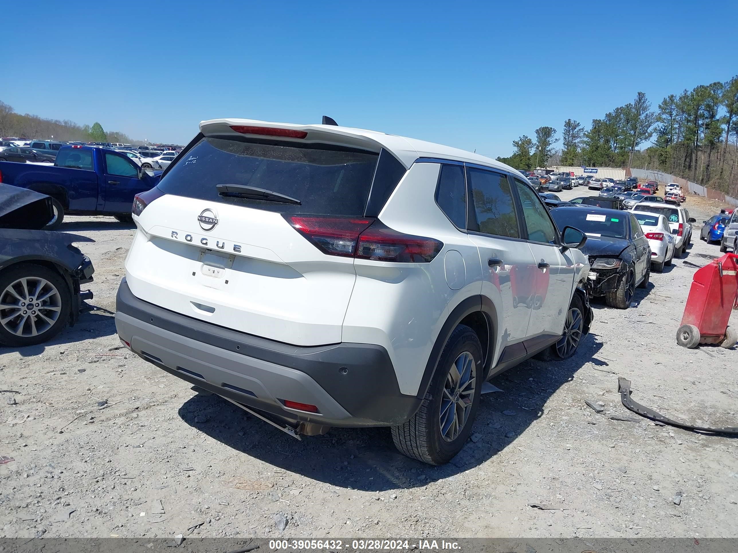 Photo 3 VIN: 5N1BT3AA5PC801701 - NISSAN ROGUE 