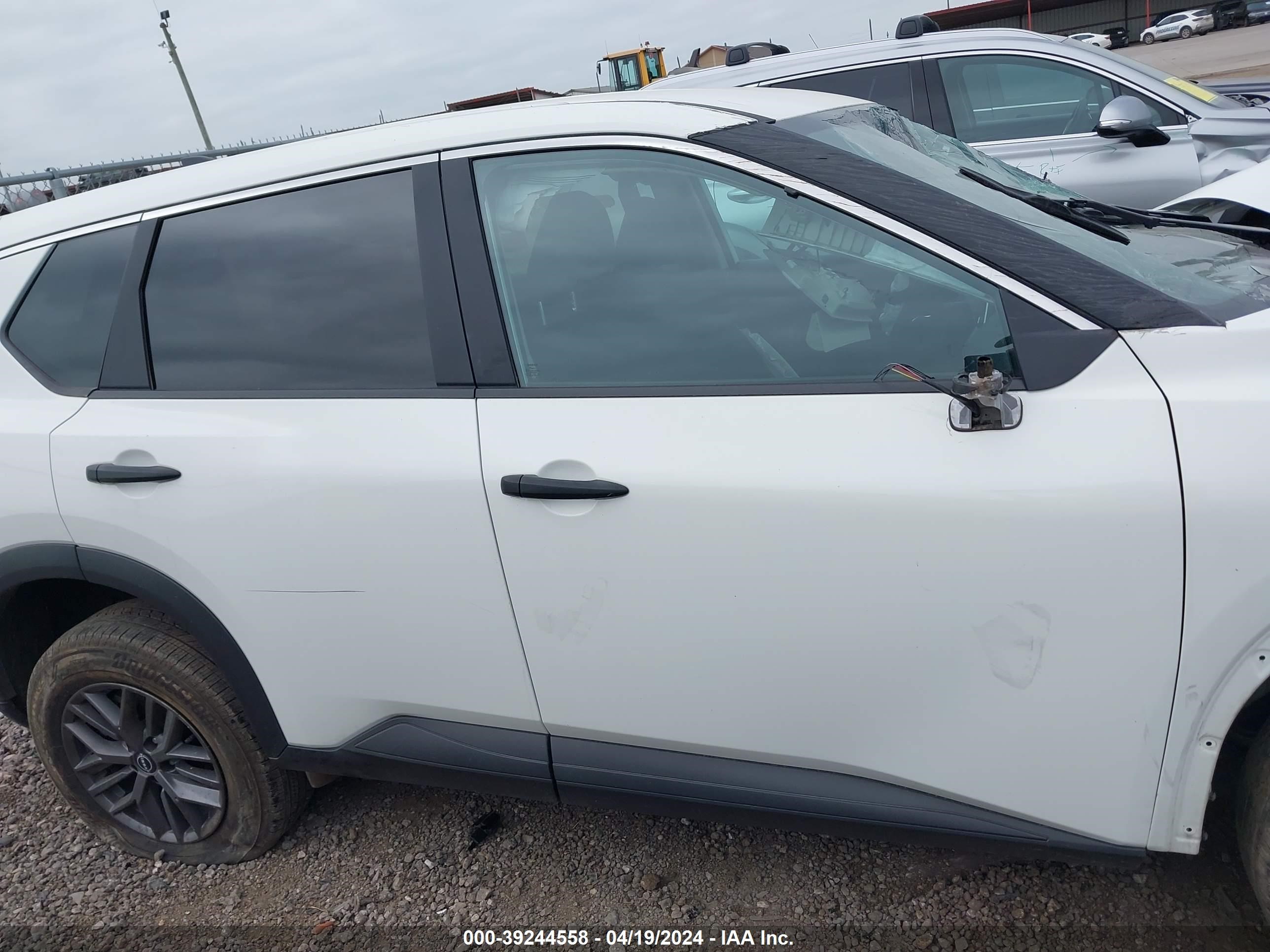 Photo 13 VIN: 5N1BT3AA6PC793379 - NISSAN ROGUE 