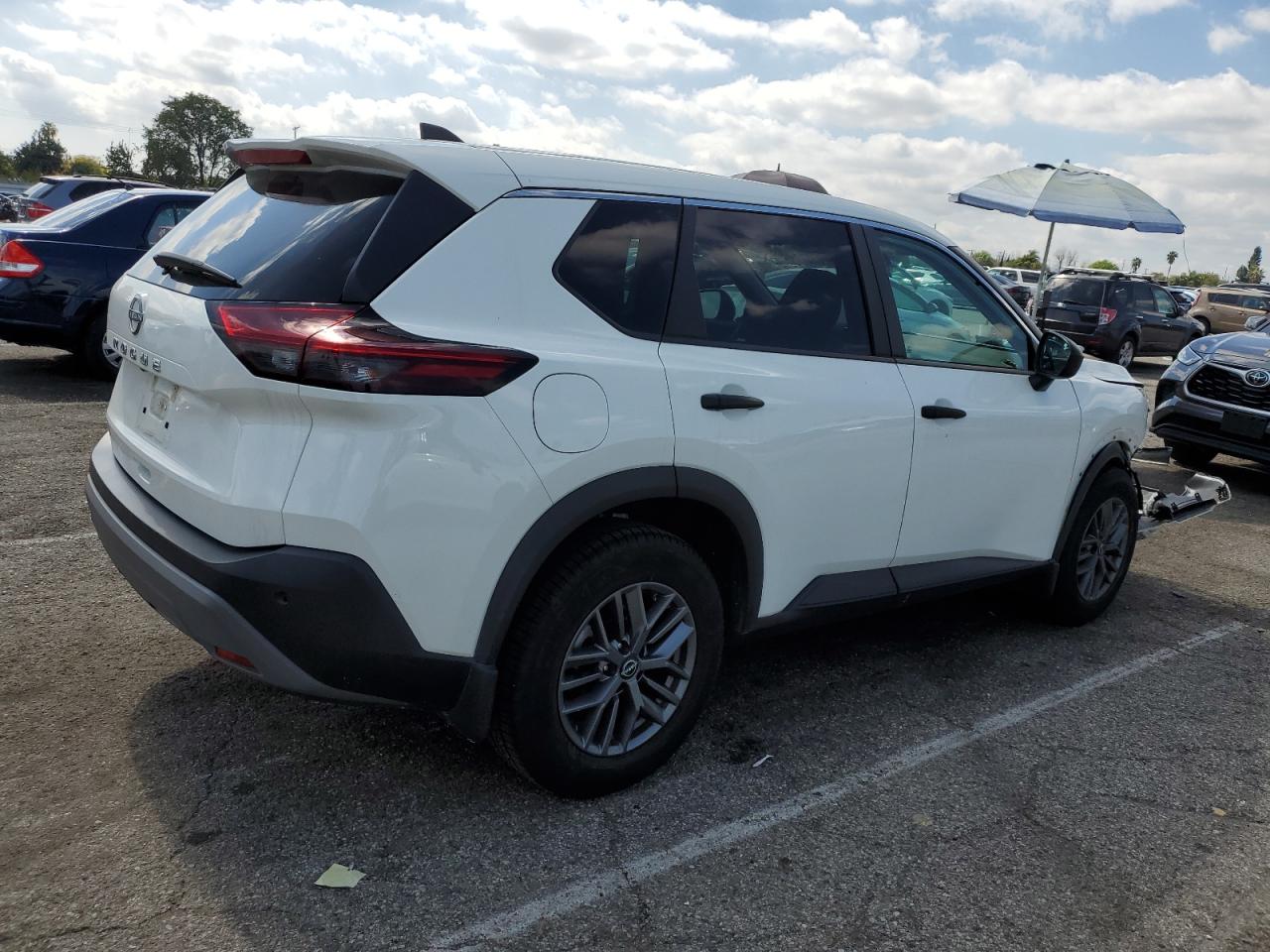 Photo 2 VIN: 5N1BT3AA7NC702178 - NISSAN ROGUE 