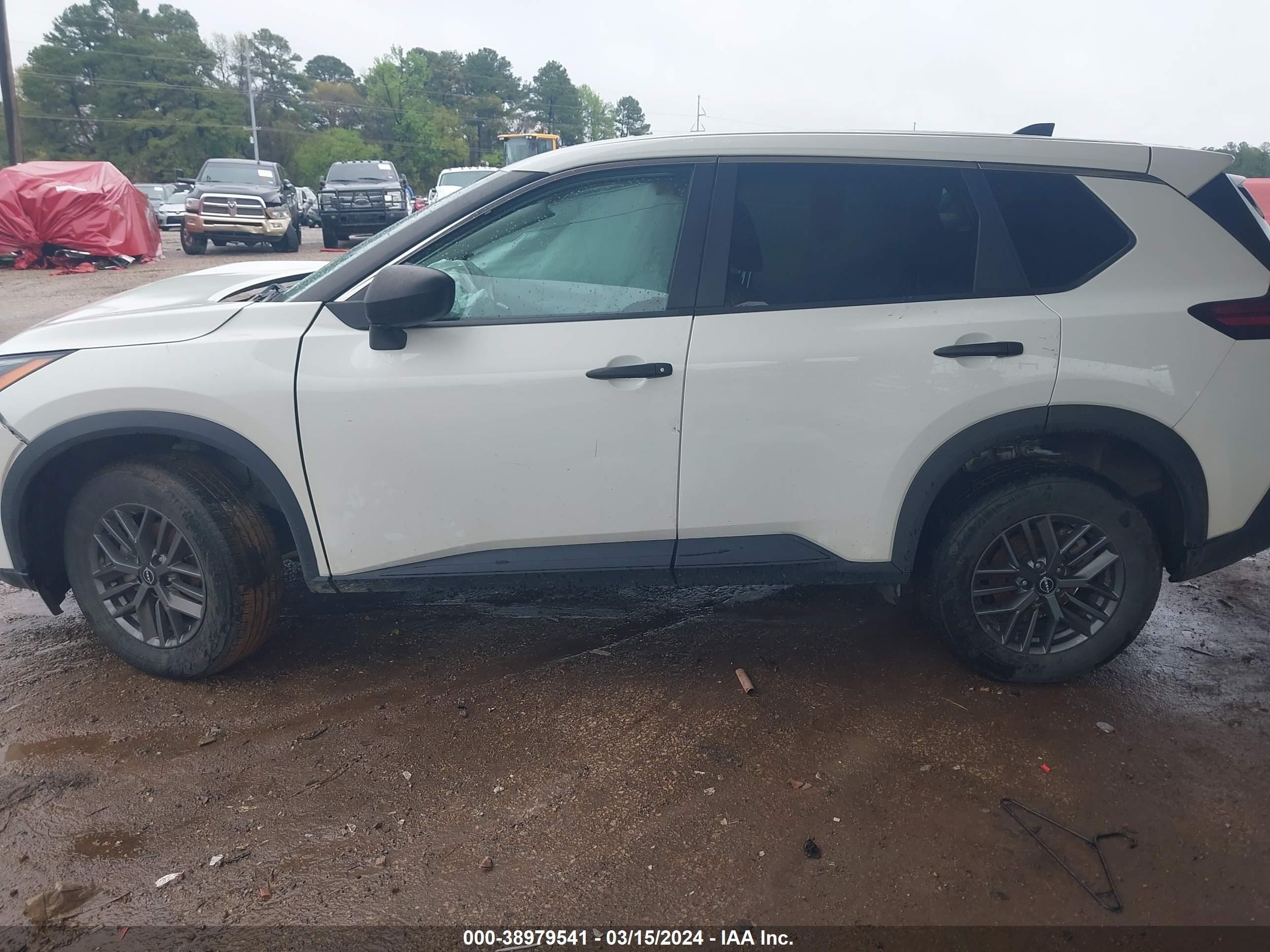 Photo 12 VIN: 5N1BT3AA8NC704196 - NISSAN ROGUE 