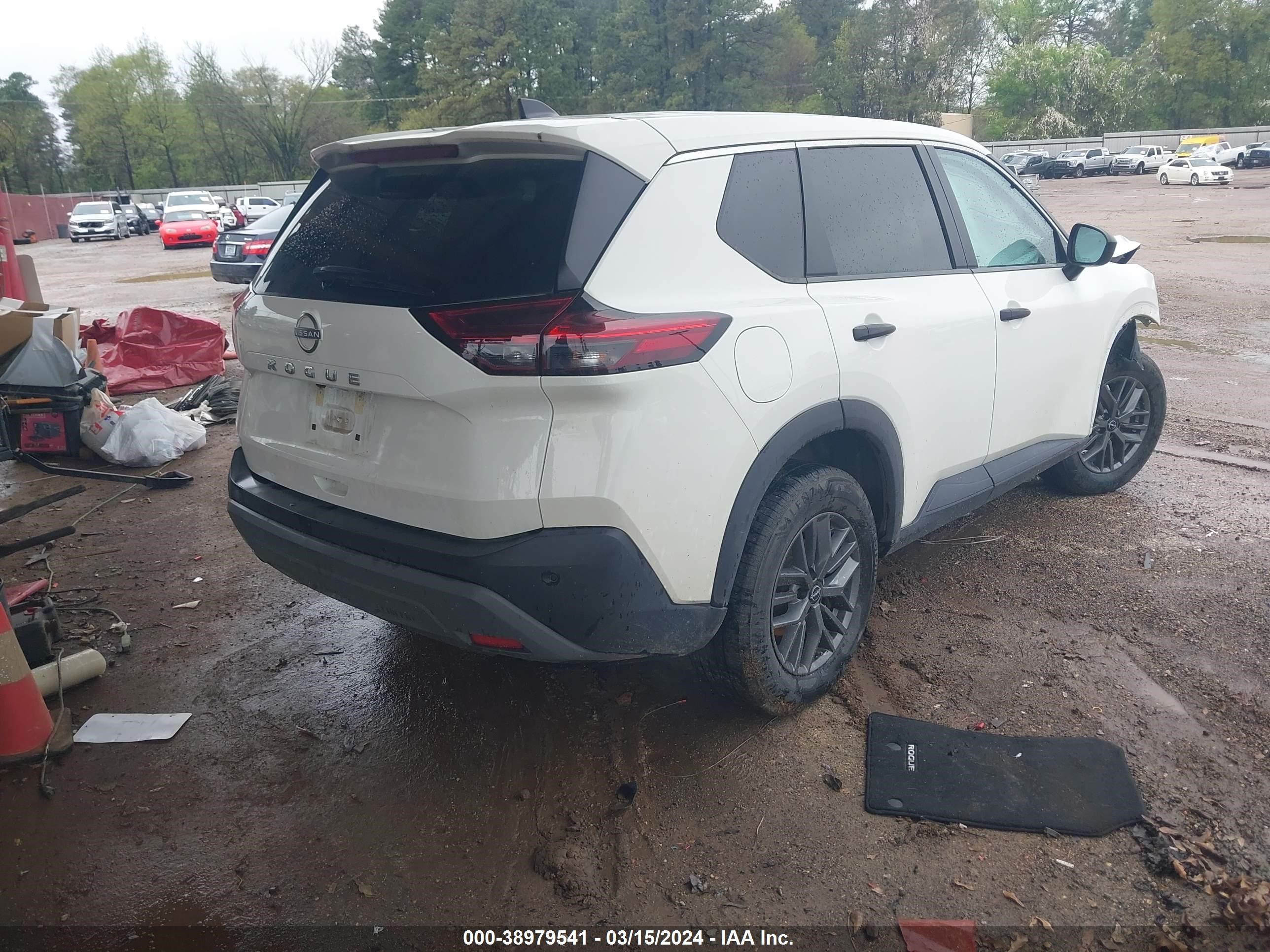 Photo 3 VIN: 5N1BT3AA8NC704196 - NISSAN ROGUE 