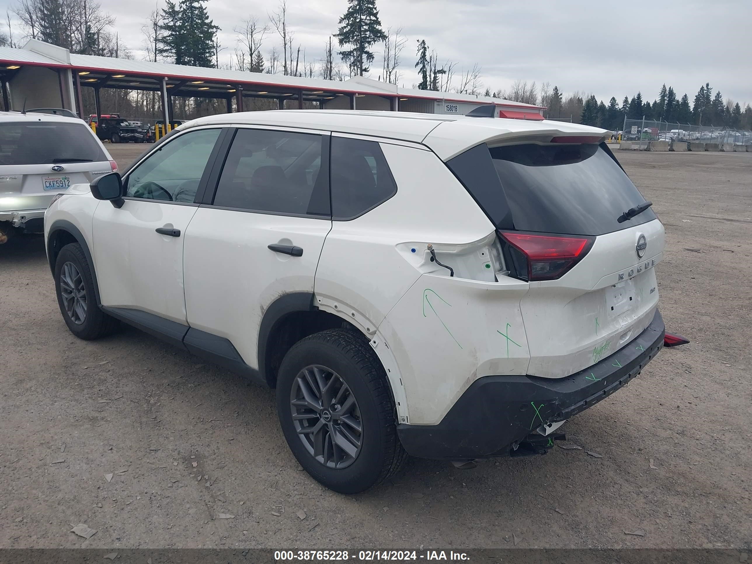 Photo 2 VIN: 5N1BT3AB1PC907572 - NISSAN ROGUE 