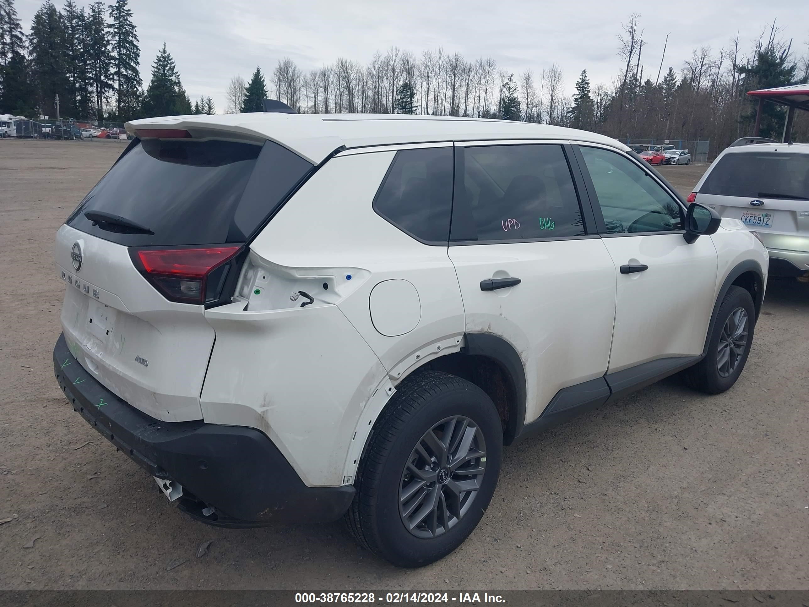 Photo 3 VIN: 5N1BT3AB1PC907572 - NISSAN ROGUE 