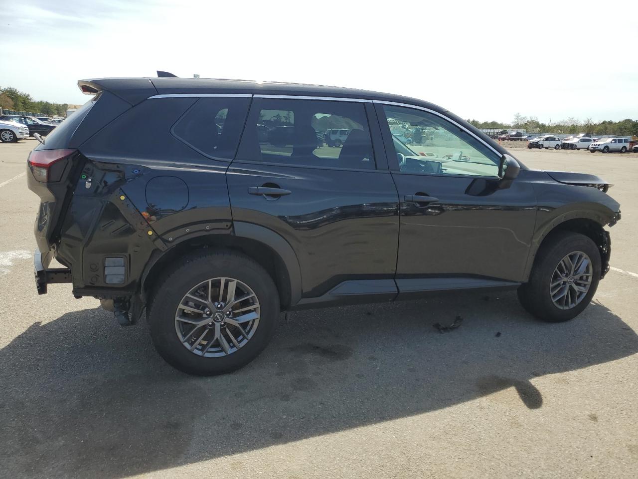 Photo 2 VIN: 5N1BT3AB4PC745856 - NISSAN ROGUE 