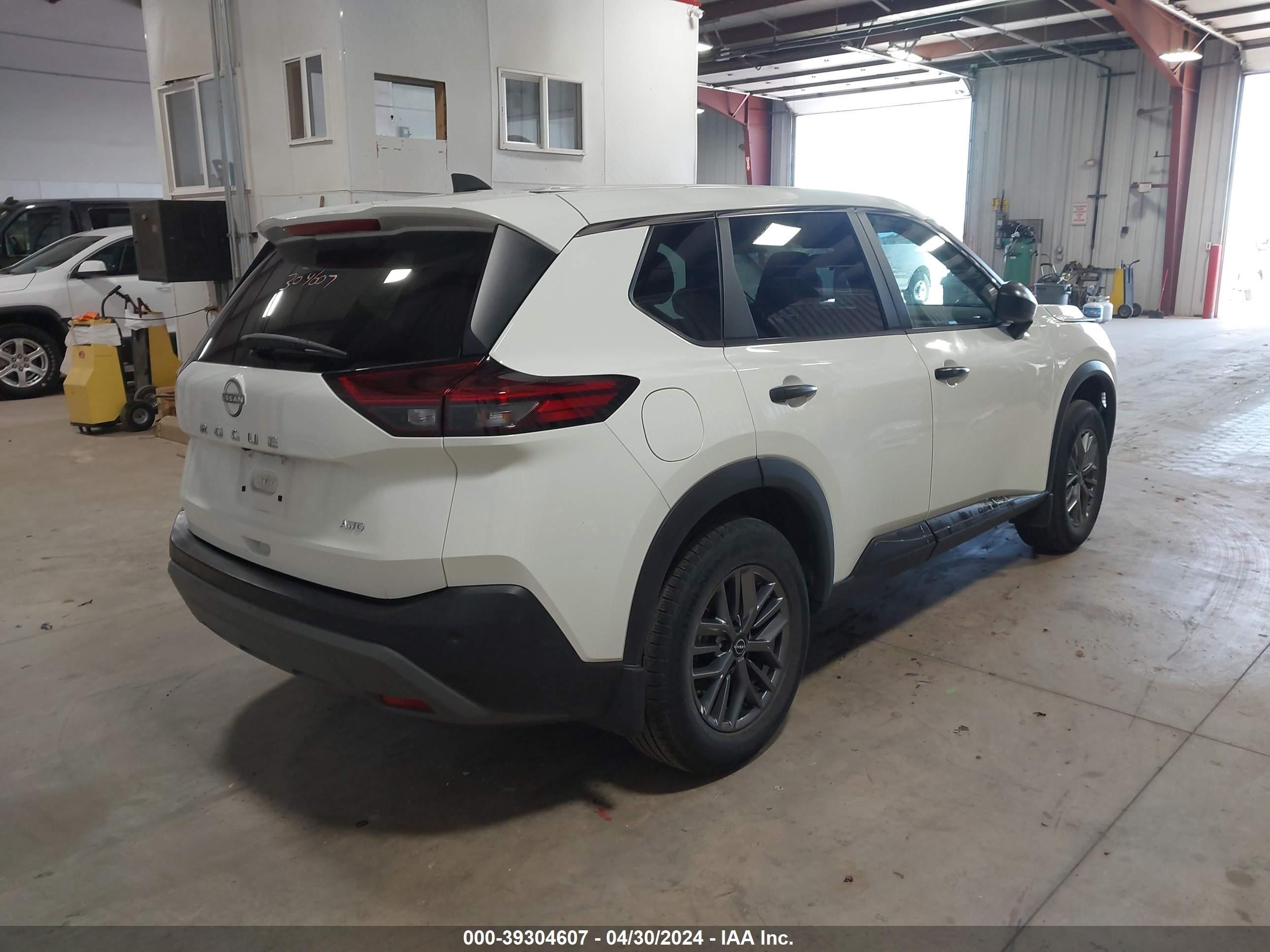 Photo 3 VIN: 5N1BT3AB6NC700723 - NISSAN ROGUE 