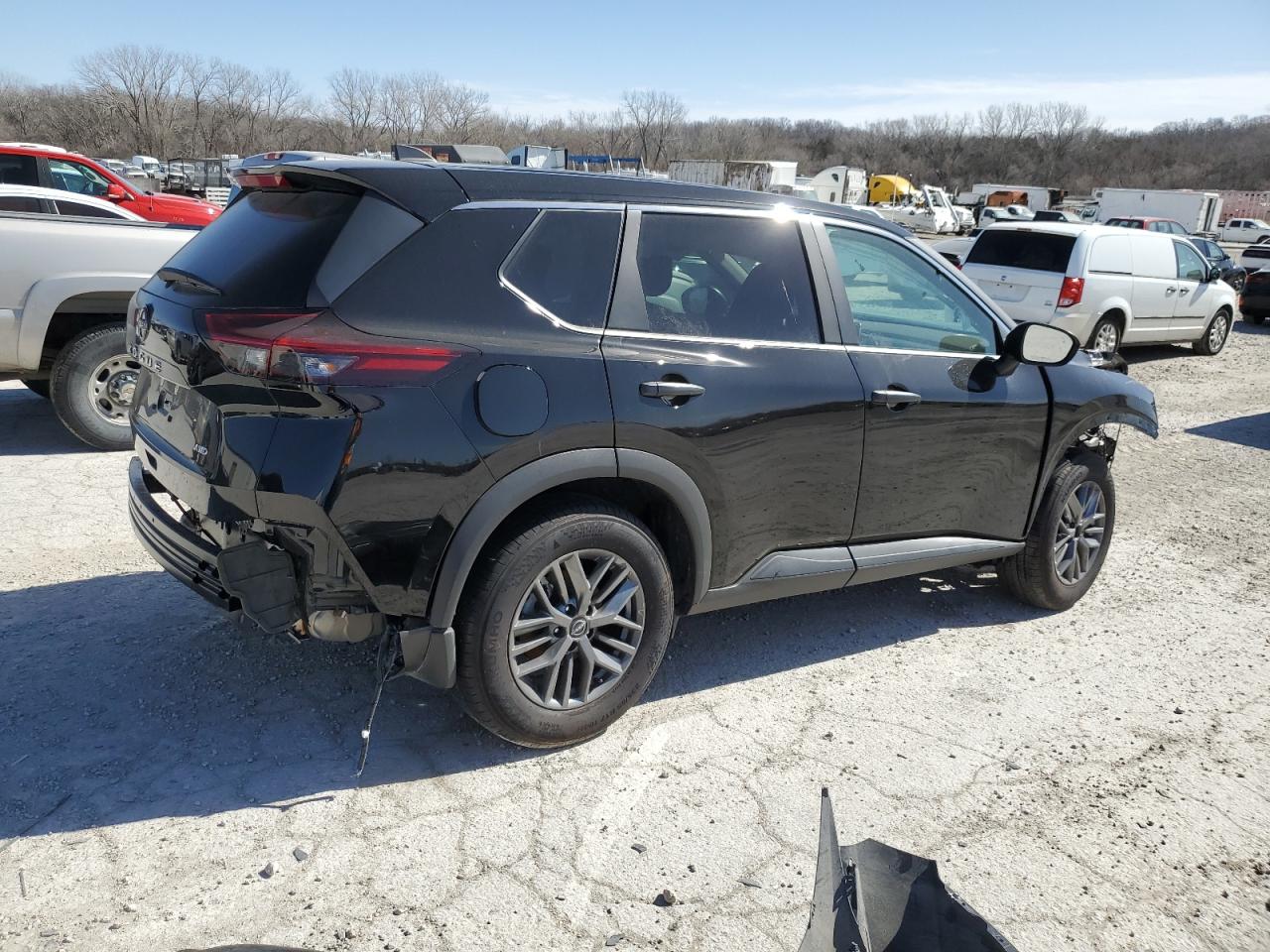 Photo 2 VIN: 5N1BT3AB6PC806639 - NISSAN ROGUE 