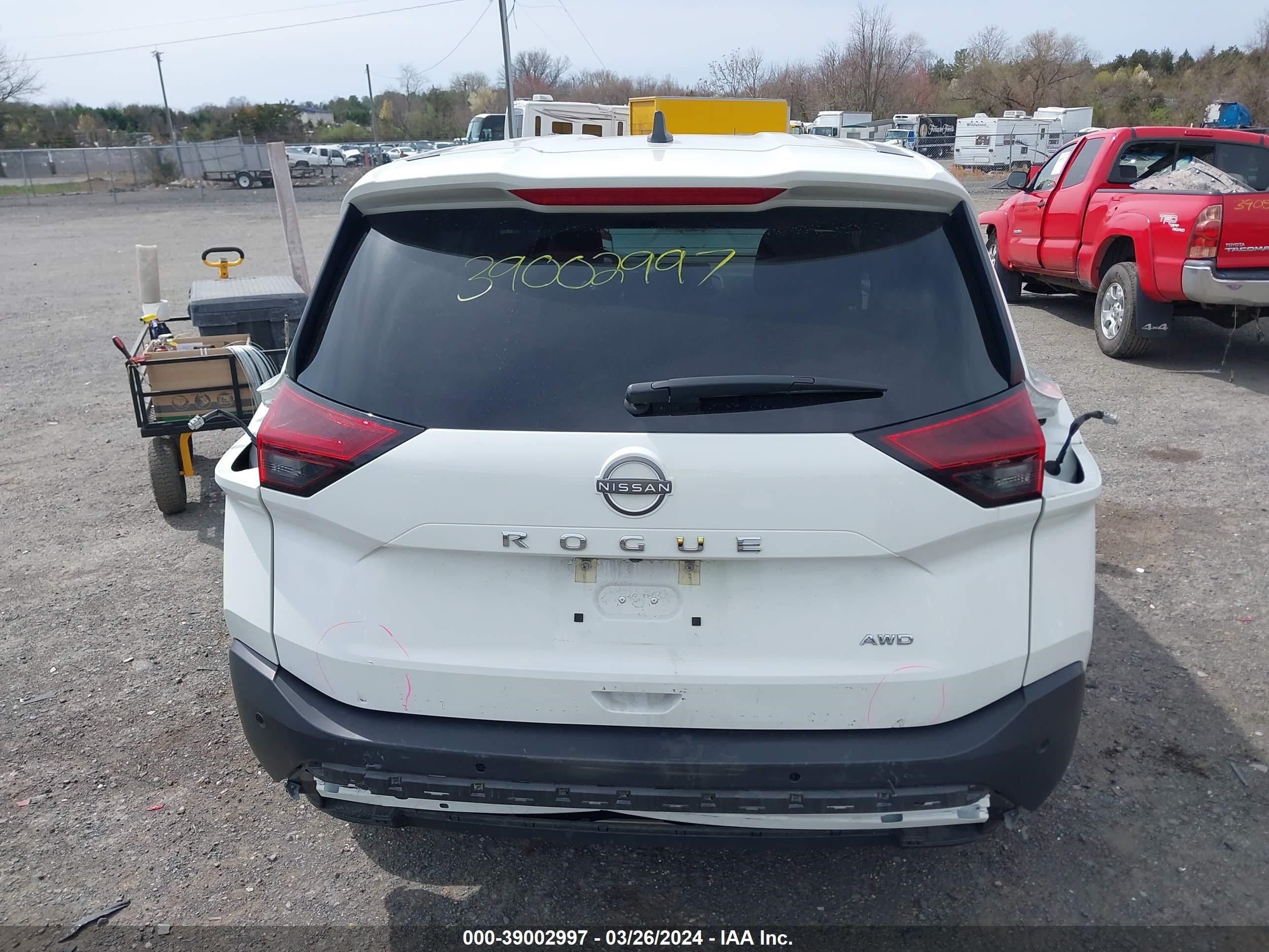 Photo 15 VIN: 5N1BT3AB6PC831198 - NISSAN ROGUE 