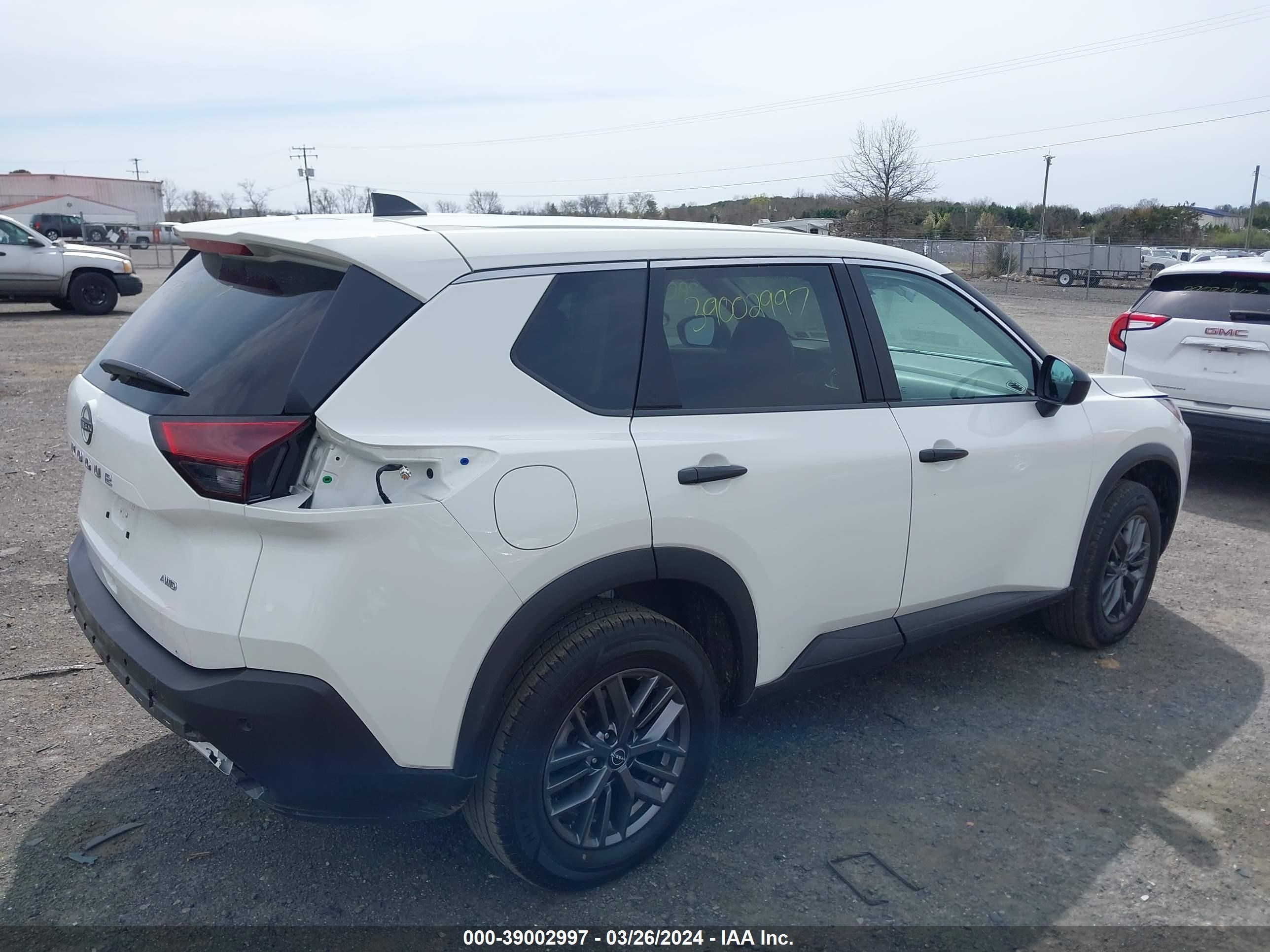 Photo 3 VIN: 5N1BT3AB6PC831198 - NISSAN ROGUE 