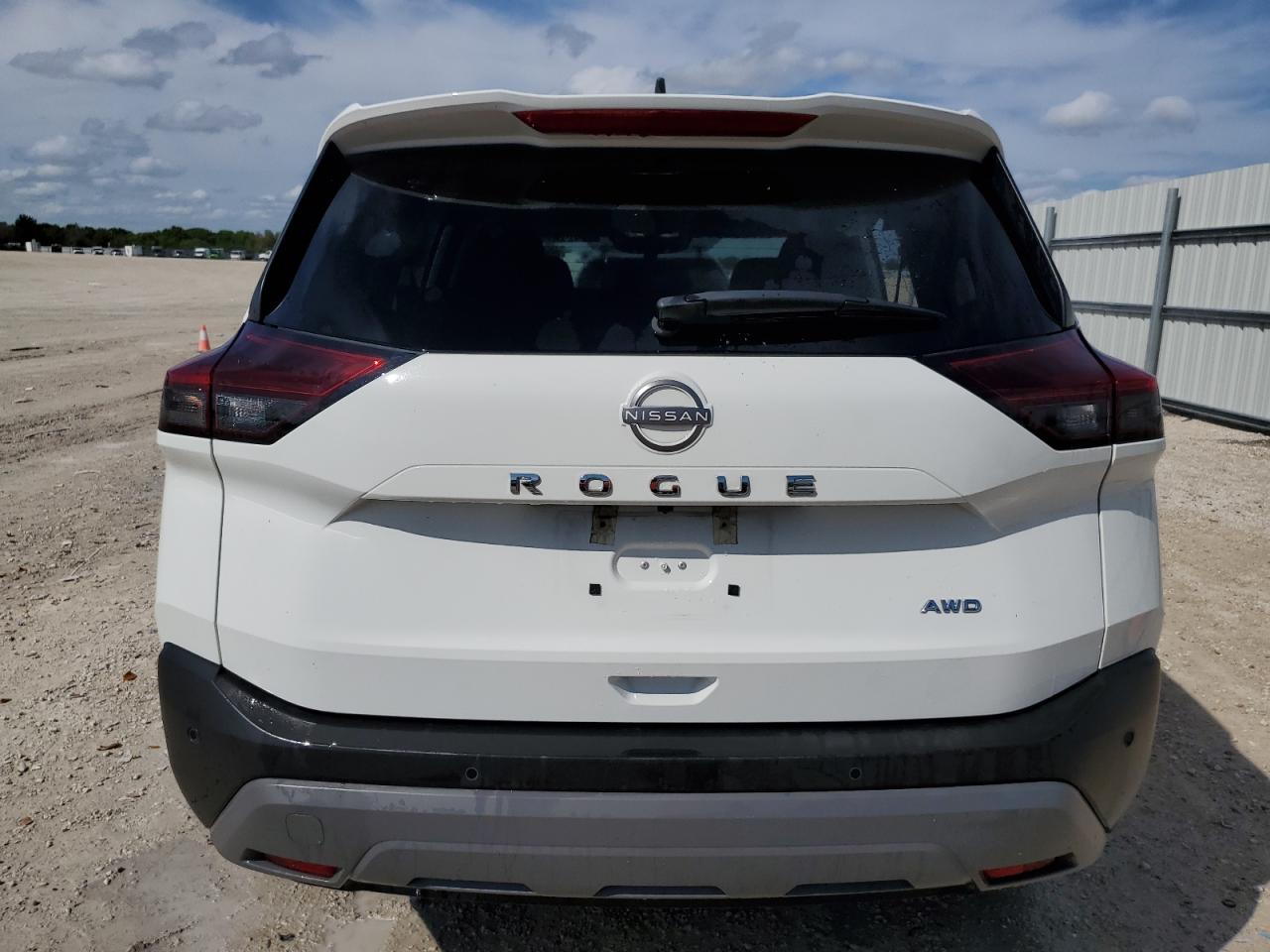 Photo 5 VIN: 5N1BT3AB7PC802082 - NISSAN ROGUE 