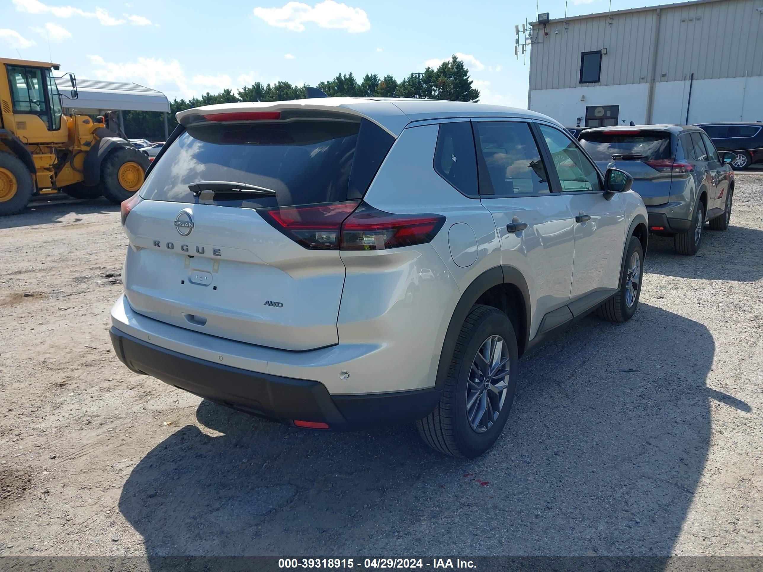 Photo 3 VIN: 5N1BT3AB8RC719327 - NISSAN ROGUE 