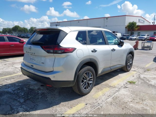 Photo 3 VIN: 5N1BT3AB9RC680215 - NISSAN ROGUE 