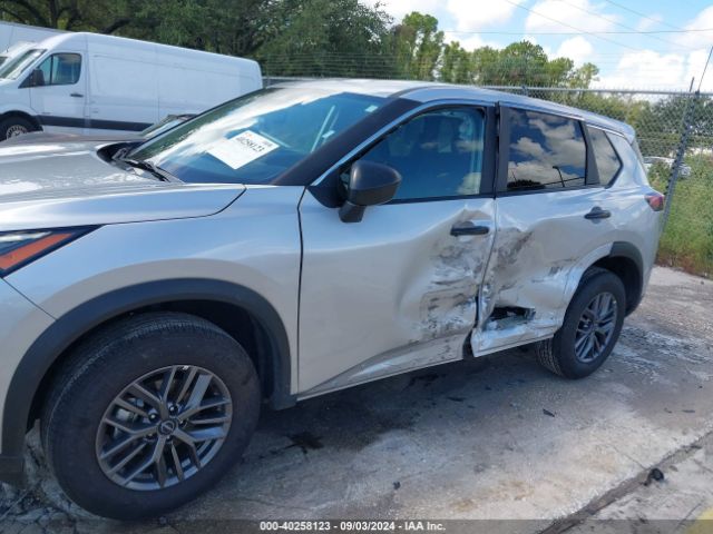 Photo 5 VIN: 5N1BT3AB9RC680215 - NISSAN ROGUE 