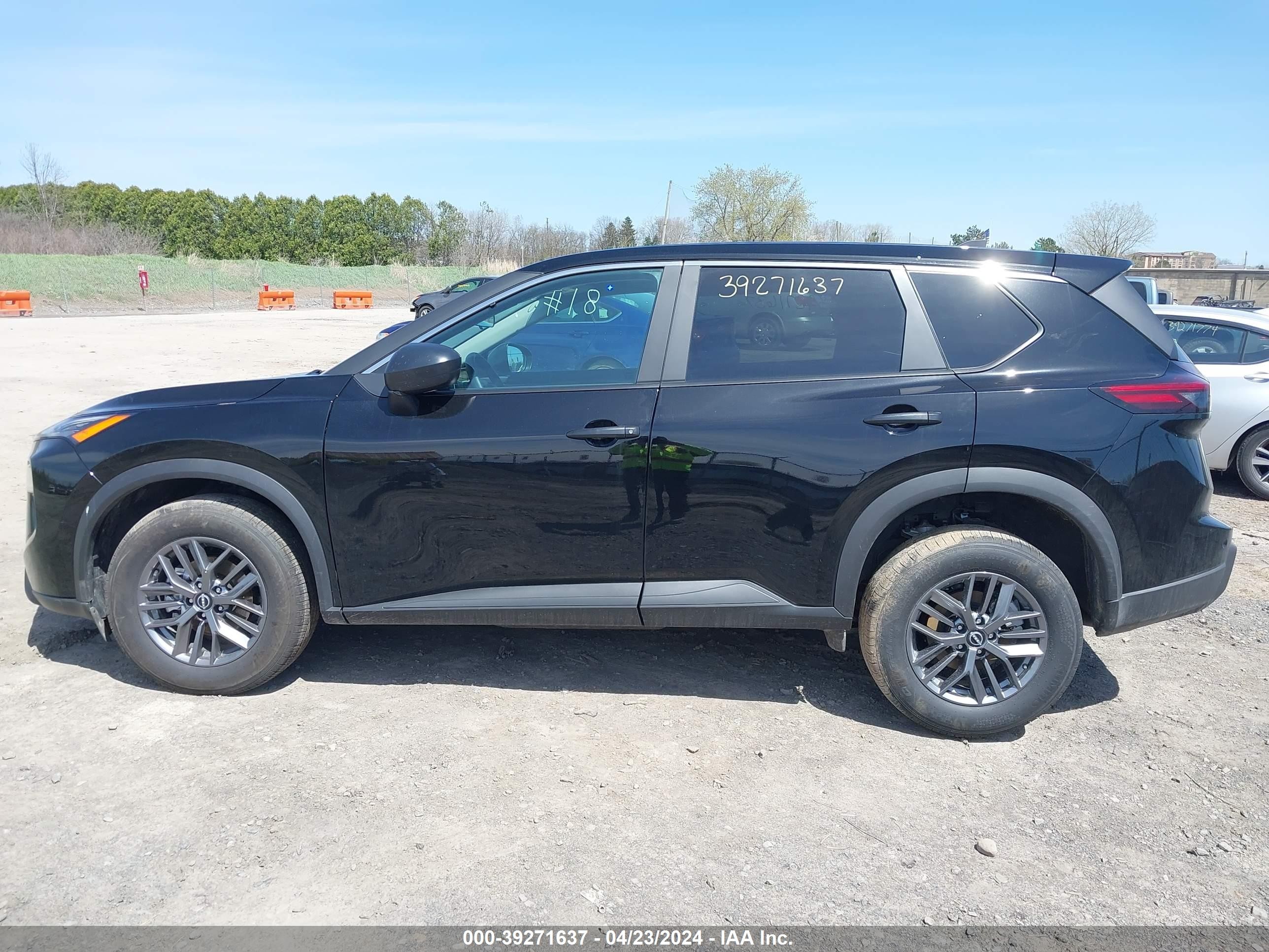 Photo 14 VIN: 5N1BT3ABXRC693121 - NISSAN ROGUE 