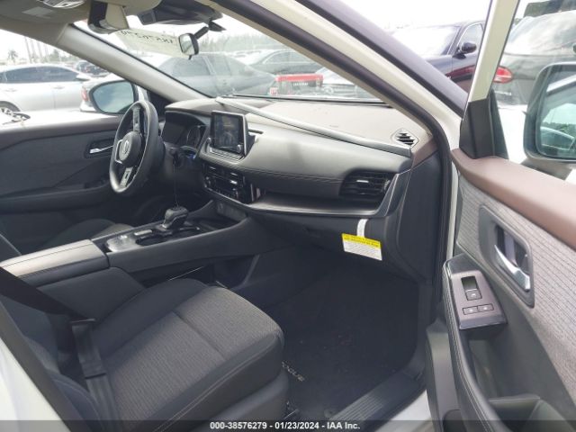 Photo 4 VIN: 5N1BT3BA0PC688769 - NISSAN ROGUE 