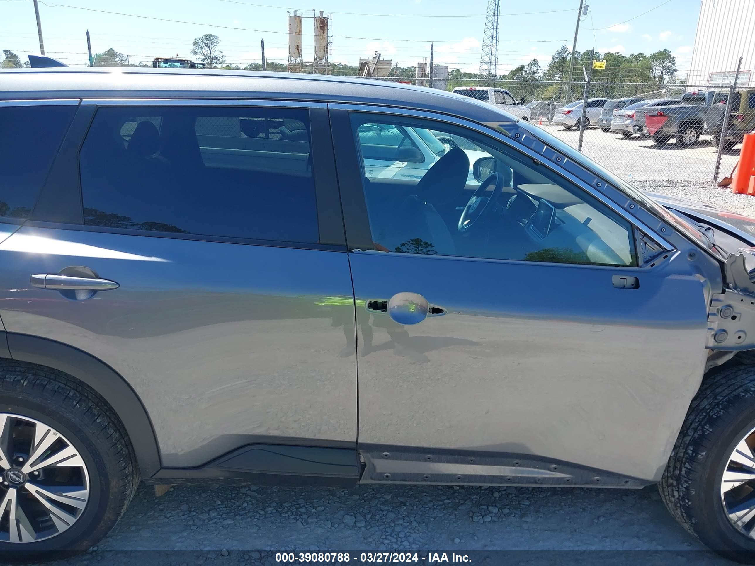 Photo 12 VIN: 5N1BT3BA0PC827654 - NISSAN ROGUE 