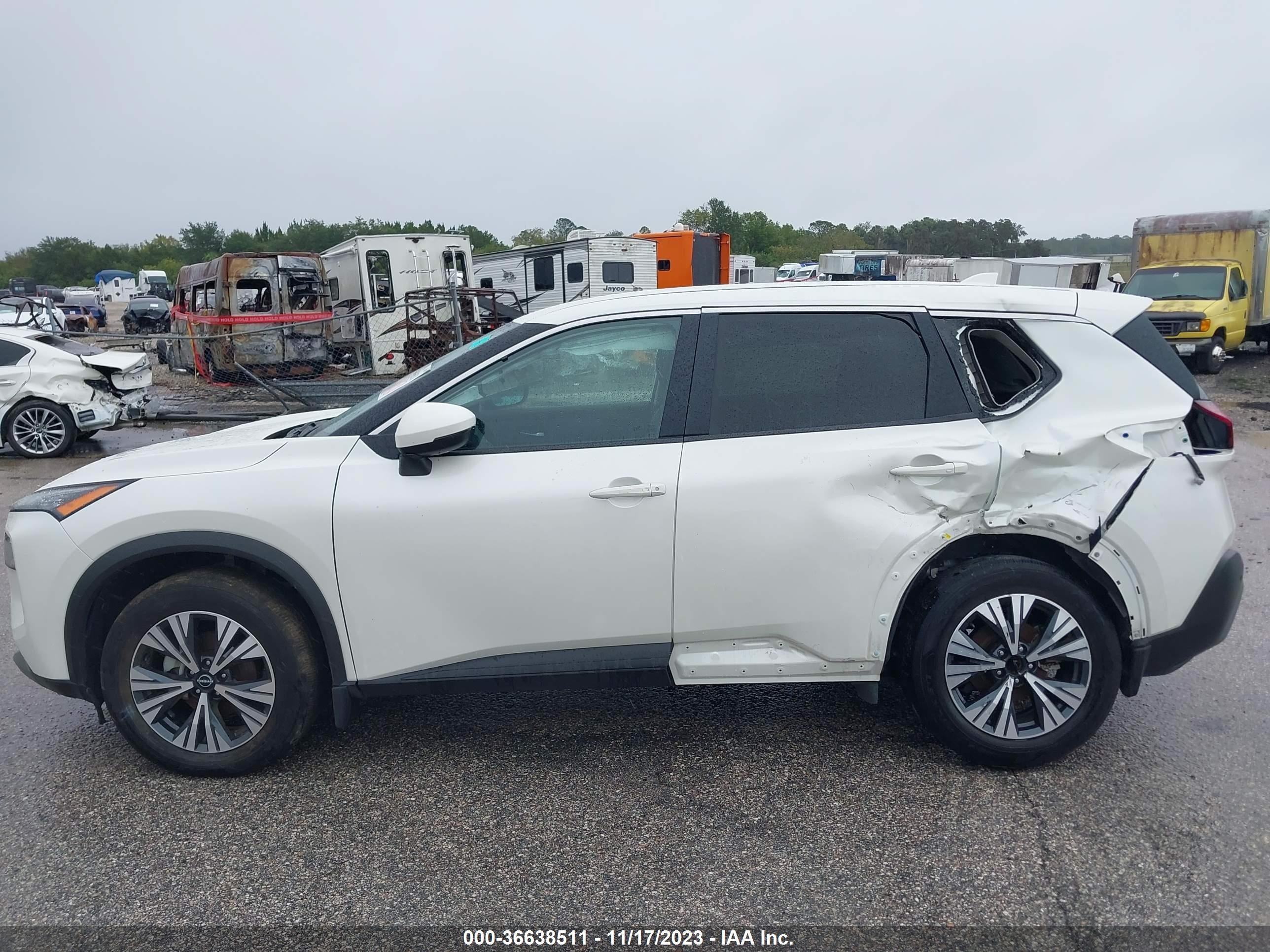 Photo 13 VIN: 5N1BT3BA1NC712218 - NISSAN ROGUE 