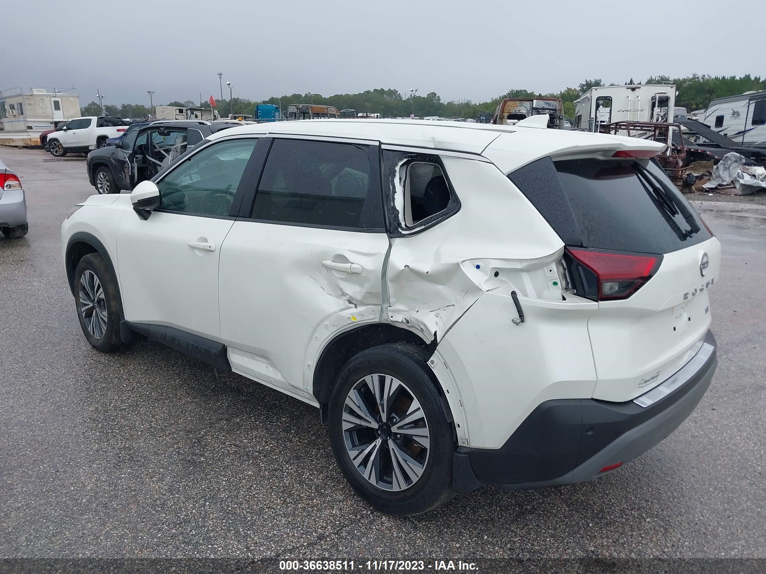 Photo 2 VIN: 5N1BT3BA1NC712218 - NISSAN ROGUE 