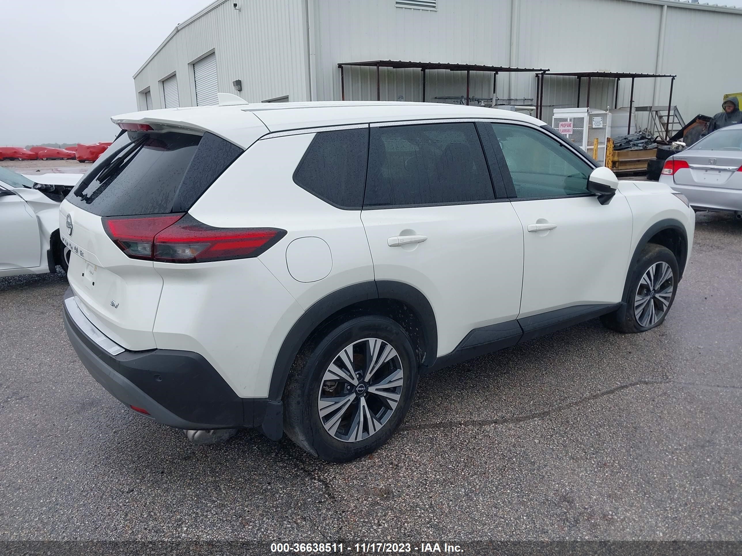 Photo 3 VIN: 5N1BT3BA1NC712218 - NISSAN ROGUE 