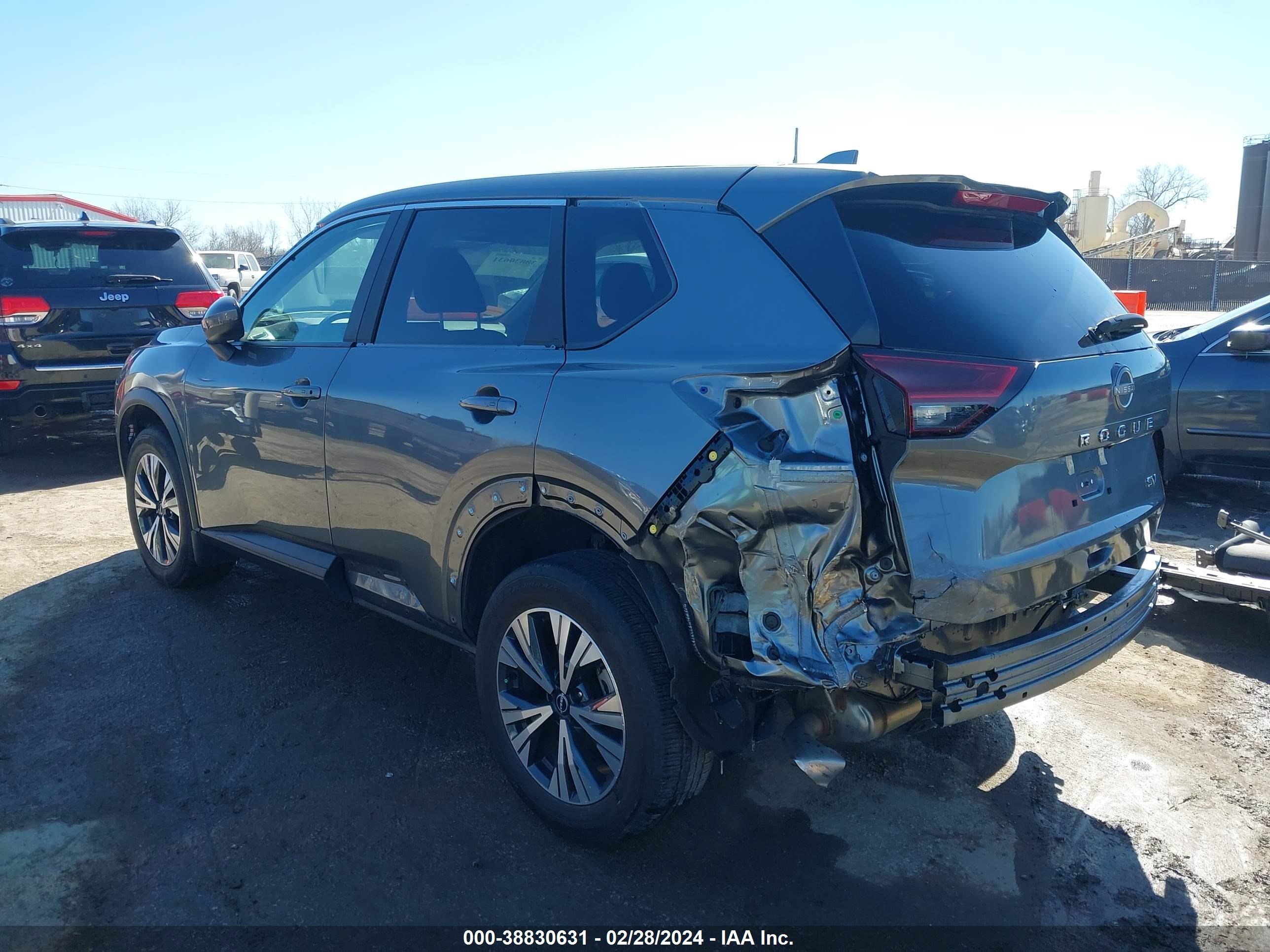 Photo 2 VIN: 5N1BT3BA1PC740037 - NISSAN ROGUE 