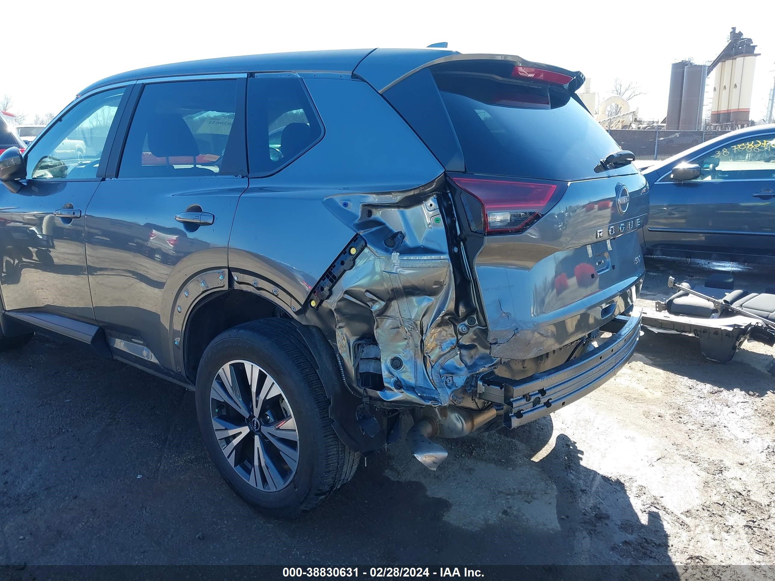 Photo 5 VIN: 5N1BT3BA1PC740037 - NISSAN ROGUE 