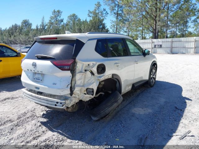 Photo 3 VIN: 5N1BT3BA2PC671343 - NISSAN ROGUE 