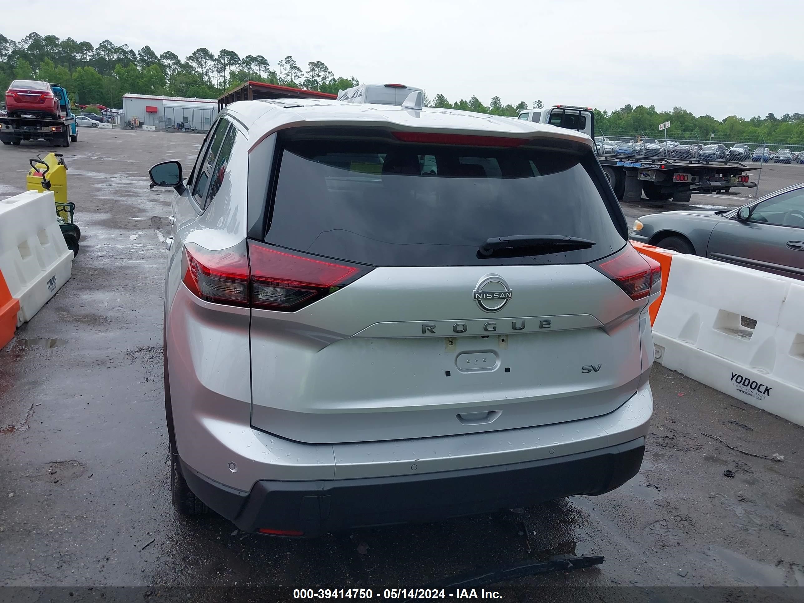 Photo 16 VIN: 5N1BT3BA2RC686525 - NISSAN ROGUE 