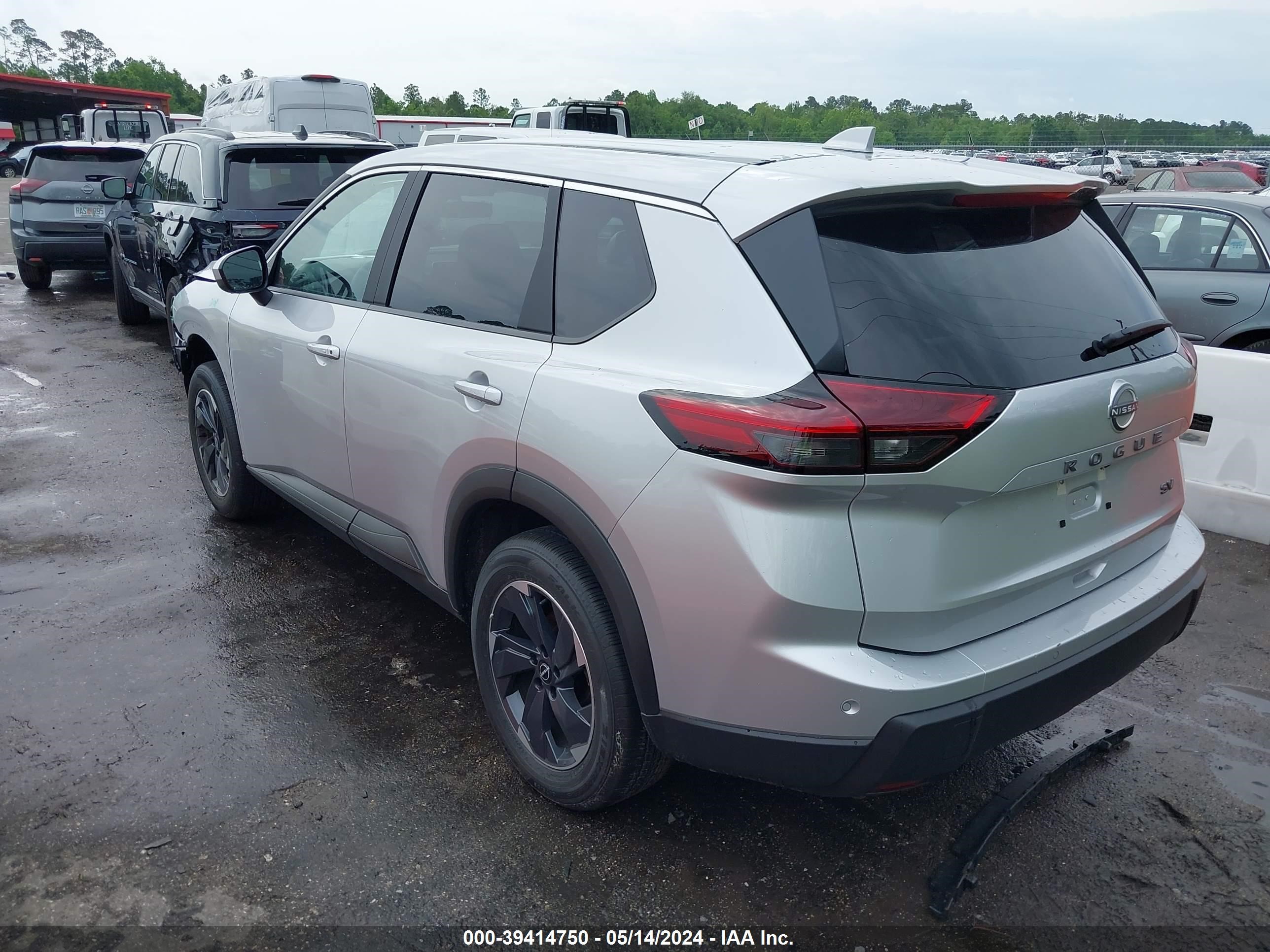 Photo 2 VIN: 5N1BT3BA2RC686525 - NISSAN ROGUE 