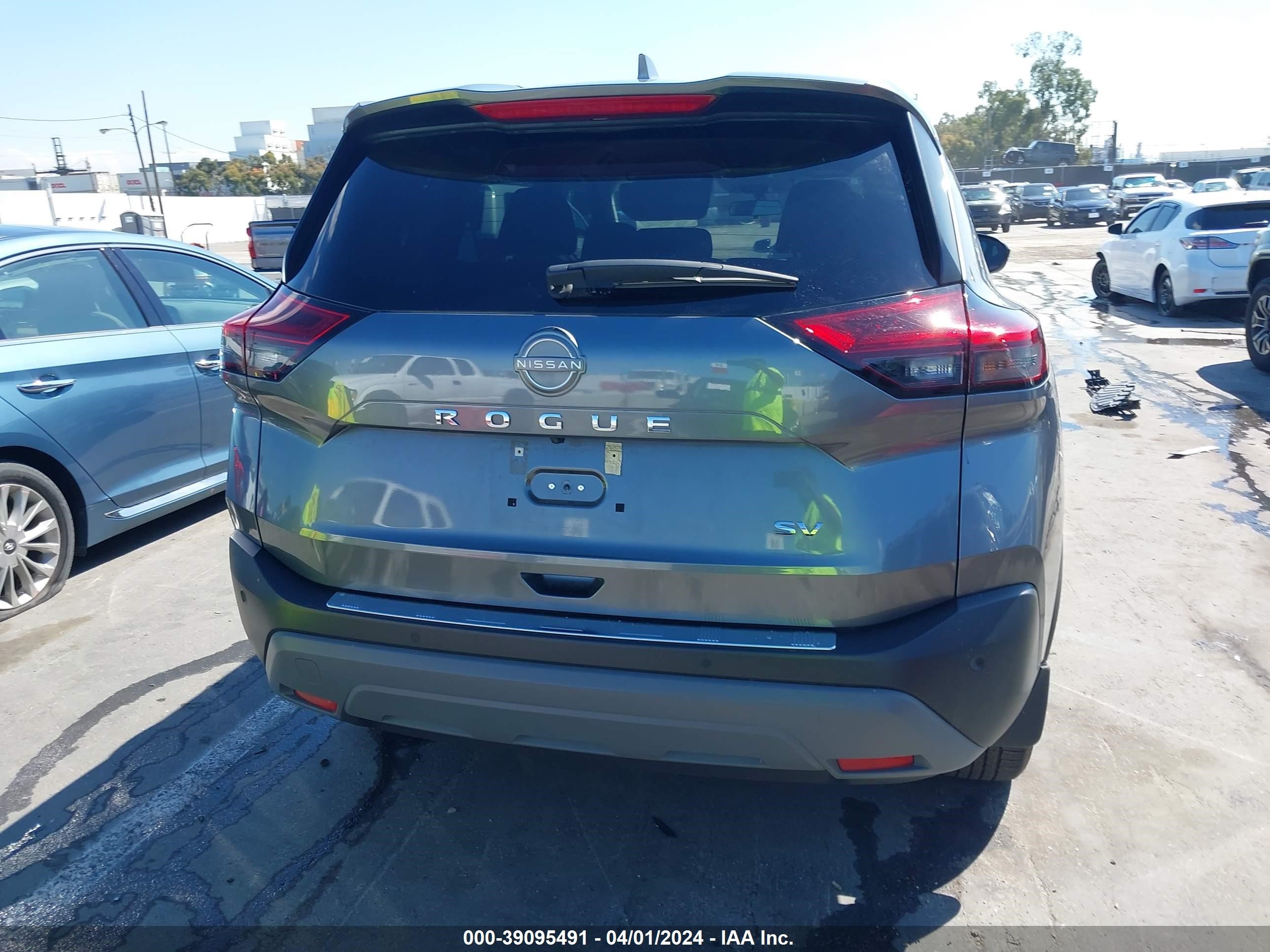 Photo 15 VIN: 5N1BT3BA3PC765358 - NISSAN ROGUE 