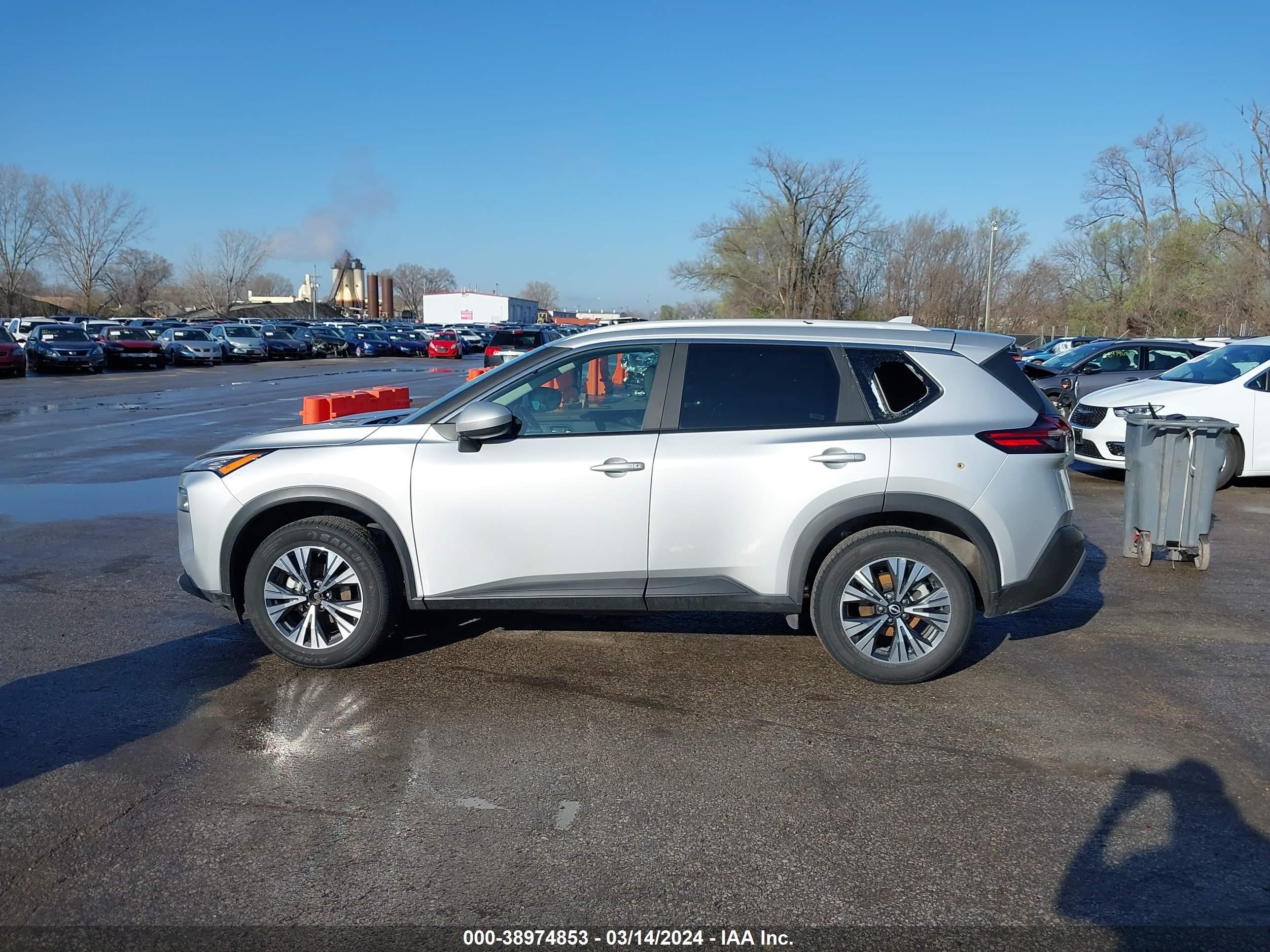 Photo 13 VIN: 5N1BT3BA3PC798845 - NISSAN ROGUE 