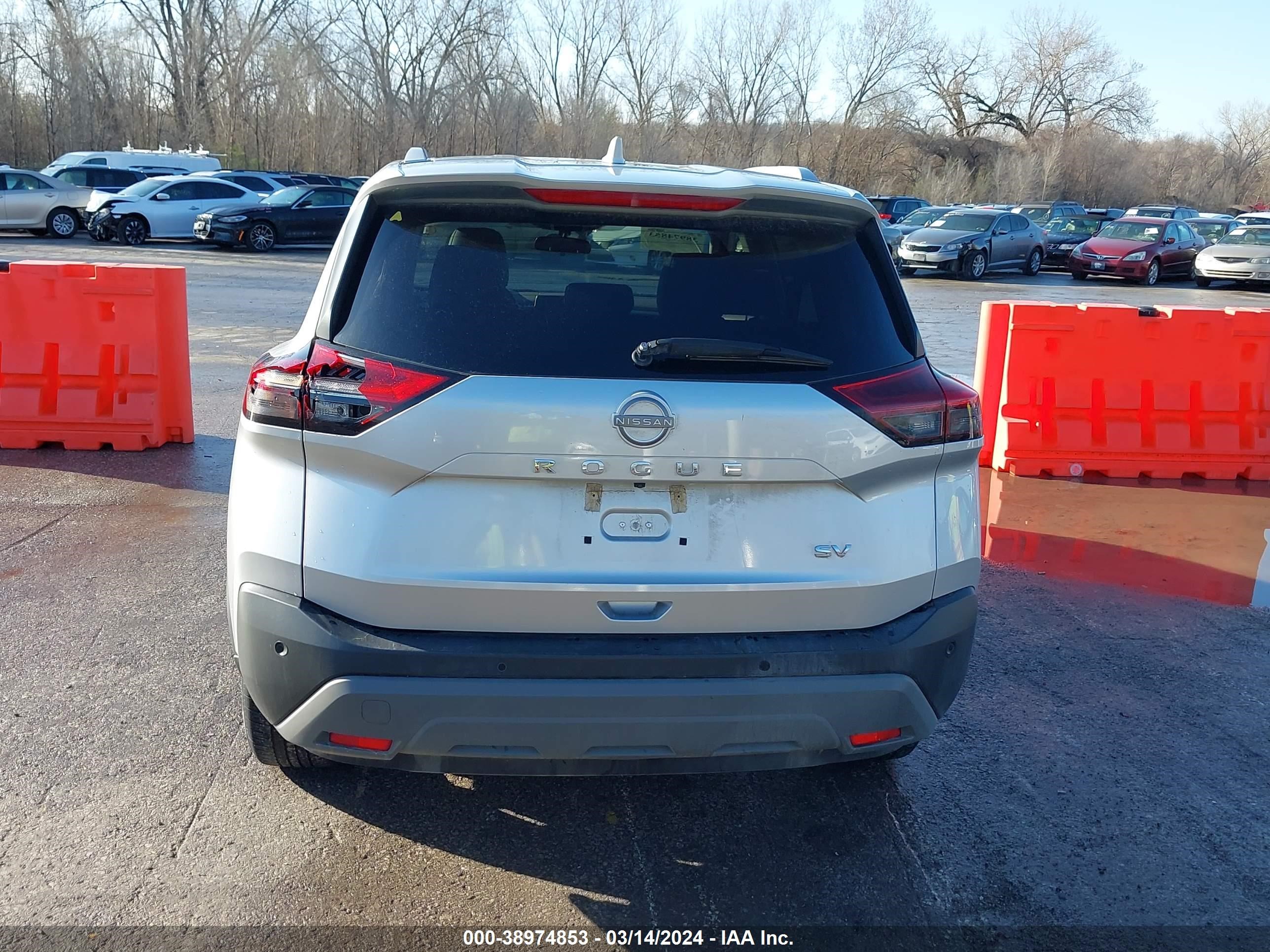 Photo 15 VIN: 5N1BT3BA3PC798845 - NISSAN ROGUE 