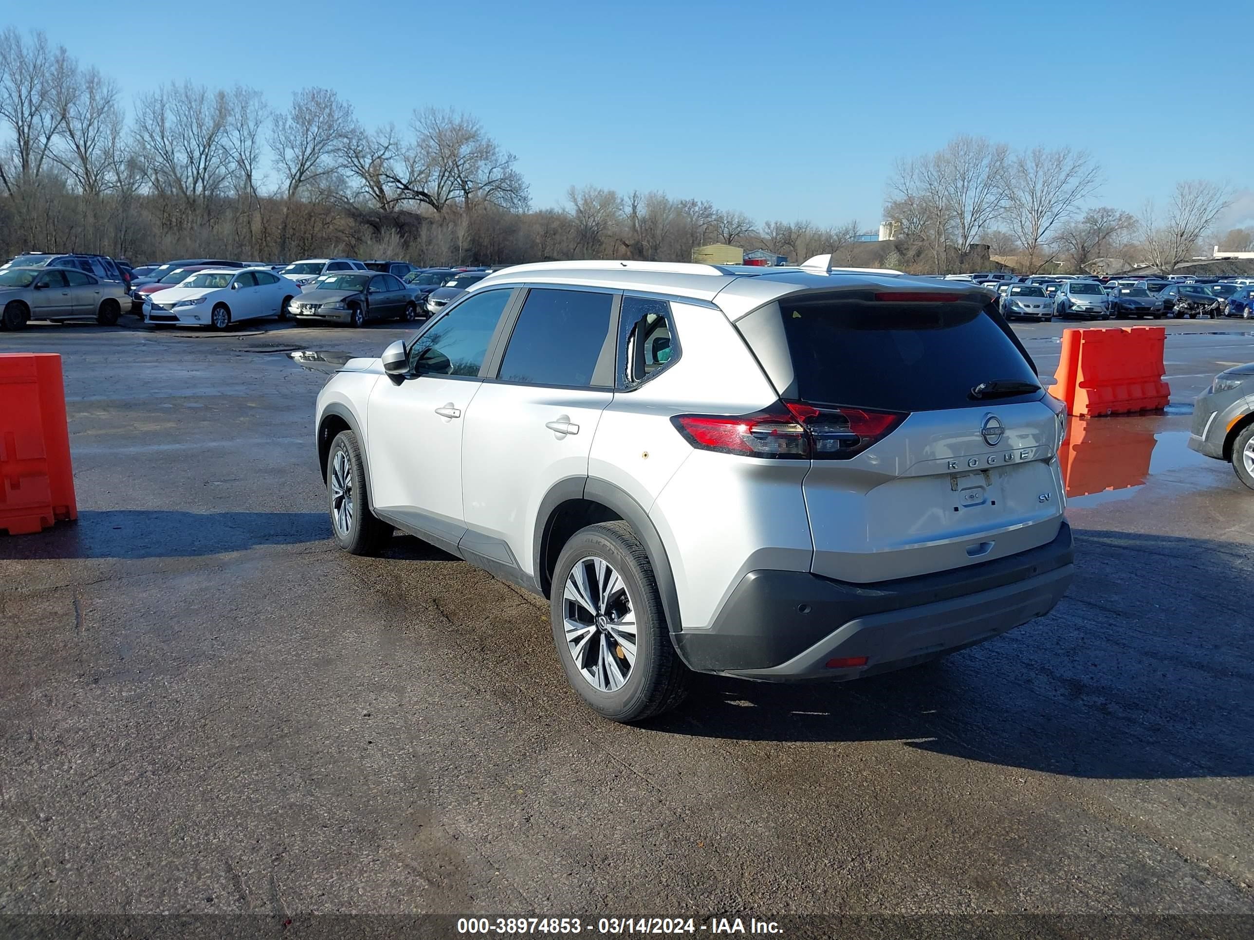 Photo 2 VIN: 5N1BT3BA3PC798845 - NISSAN ROGUE 