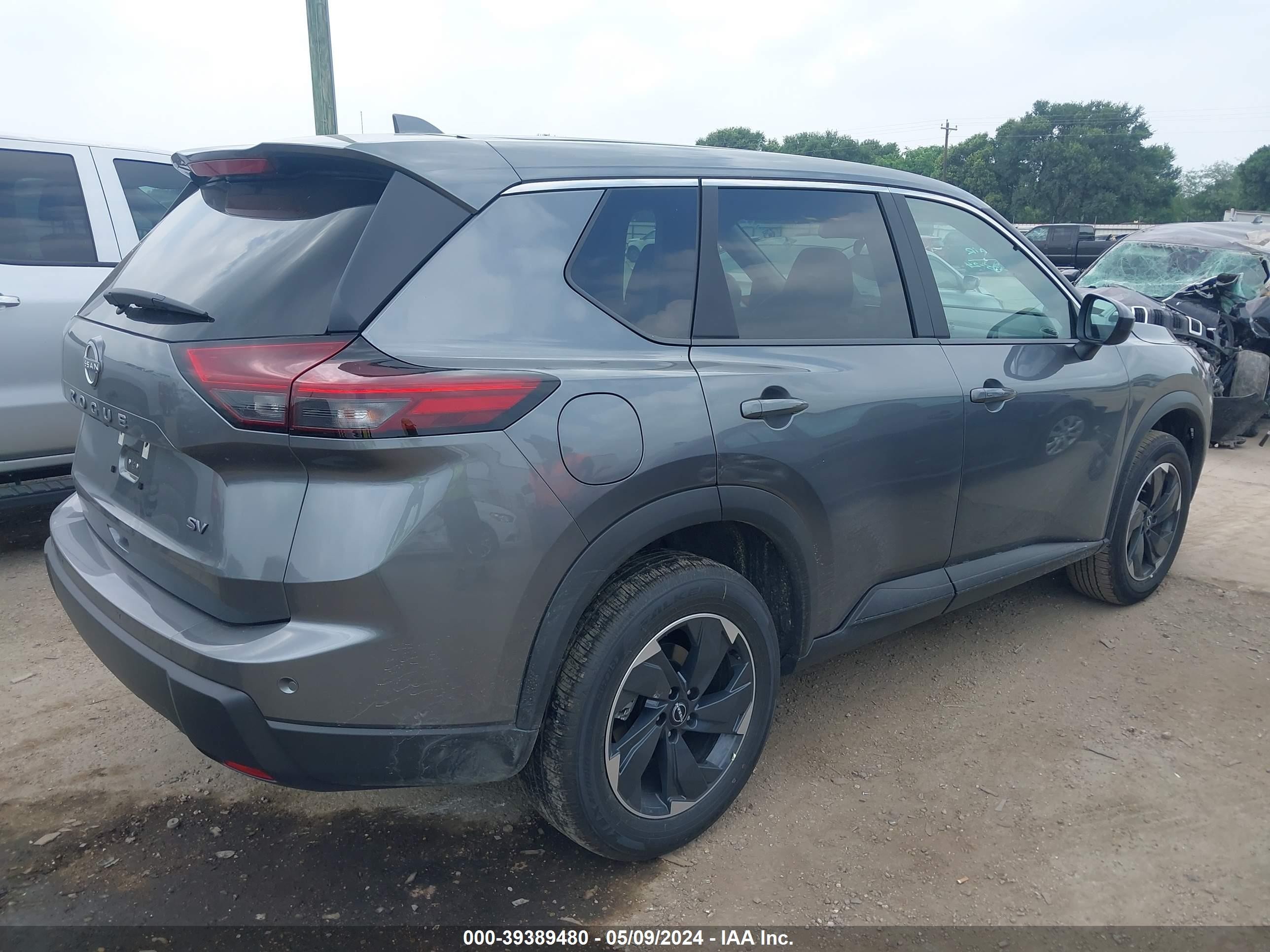 Photo 3 VIN: 5N1BT3BA3RC715904 - NISSAN ROGUE 