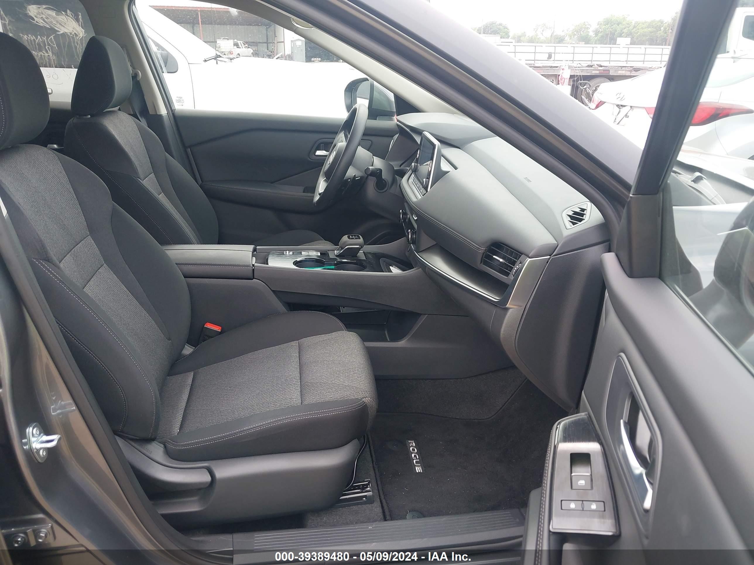 Photo 4 VIN: 5N1BT3BA3RC715904 - NISSAN ROGUE 