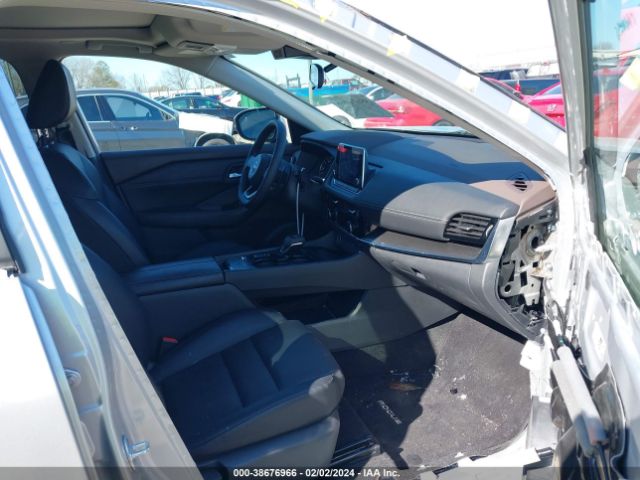 Photo 4 VIN: 5N1BT3BA6PC676500 - NISSAN ROGUE 