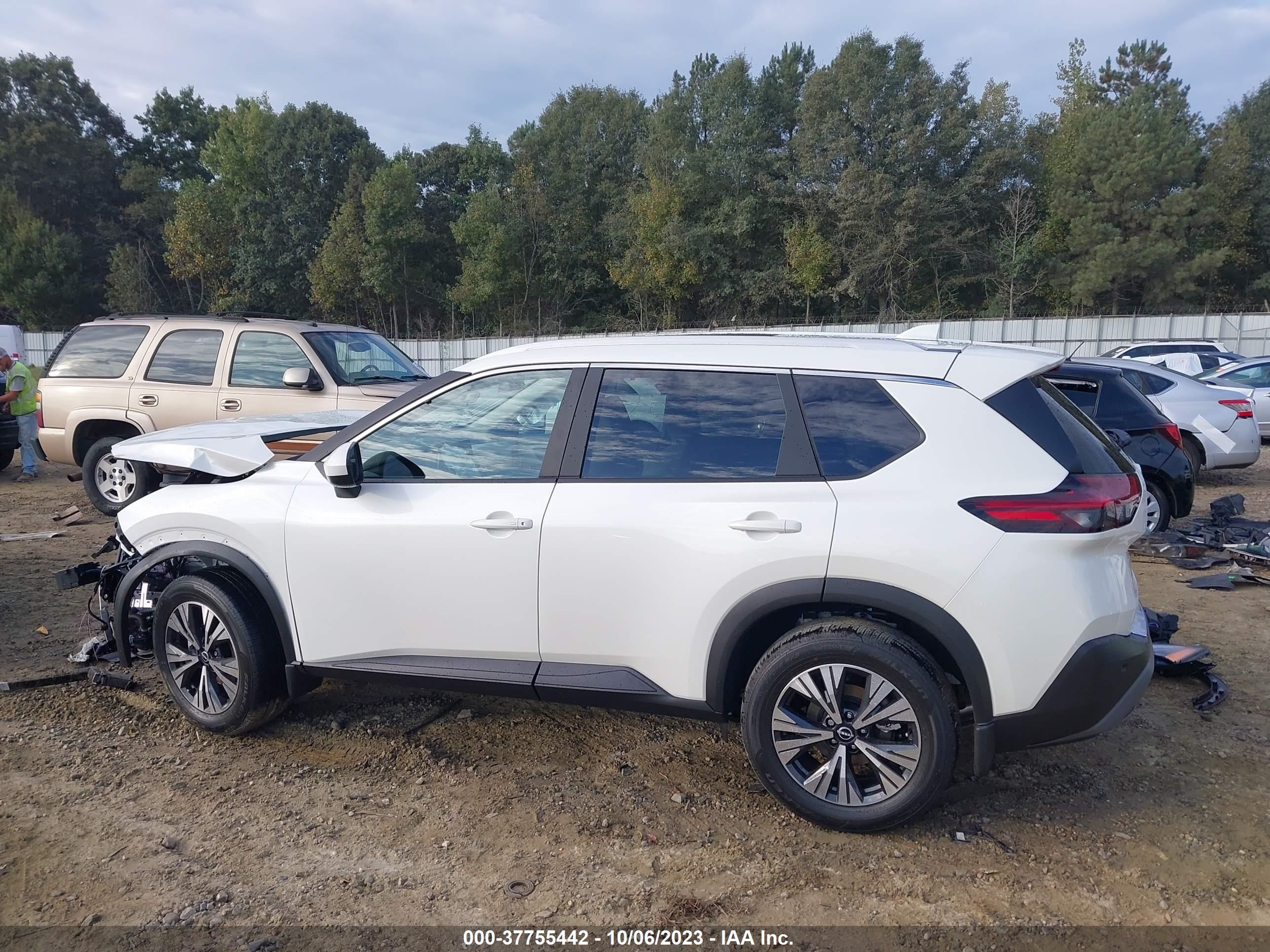 Photo 14 VIN: 5N1BT3BA6PC871299 - NISSAN ROGUE 