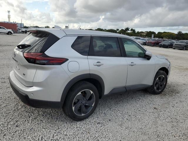 Photo 2 VIN: 5N1BT3BA6RC695745 - NISSAN ROGUE SV 