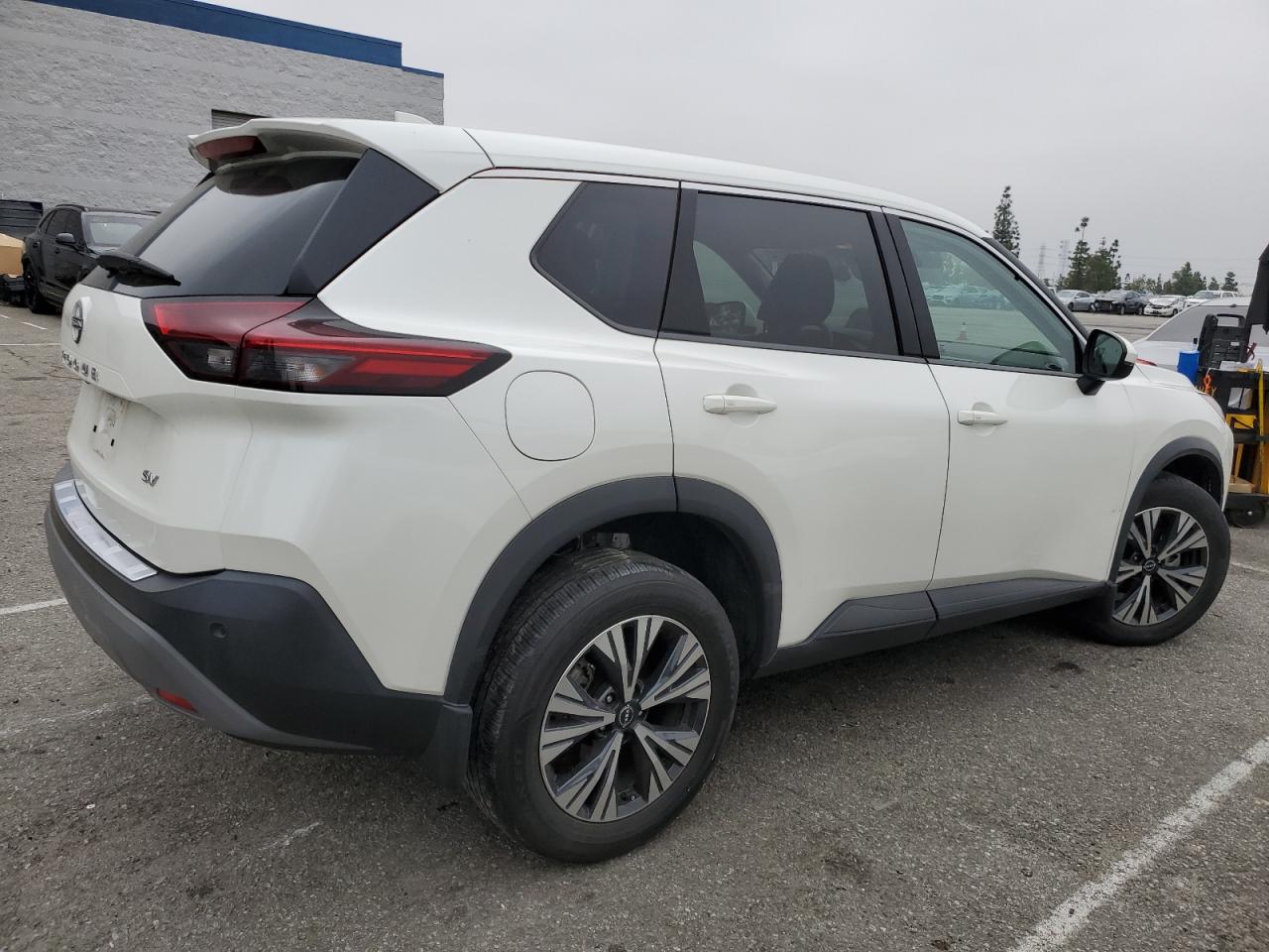 Photo 2 VIN: 5N1BT3BA7NC732604 - NISSAN ROGUE 