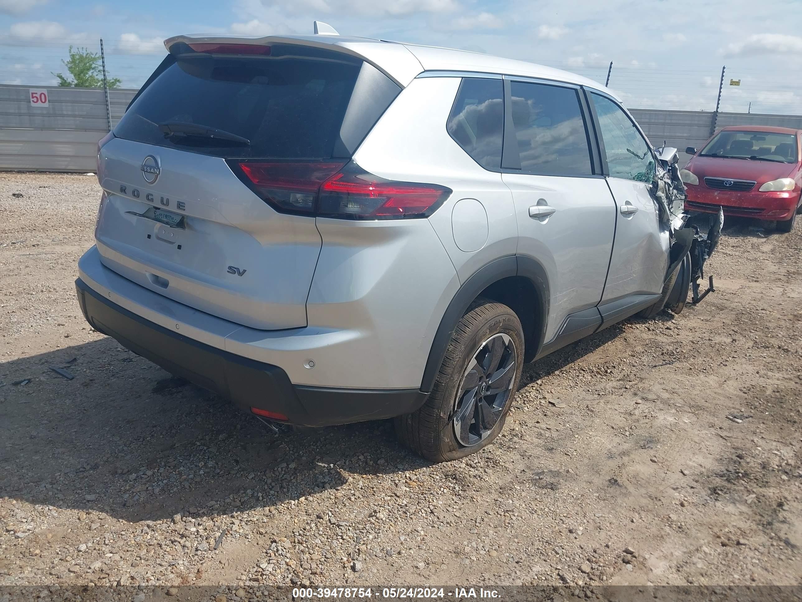 Photo 3 VIN: 5N1BT3BA7RC686522 - NISSAN ROGUE 