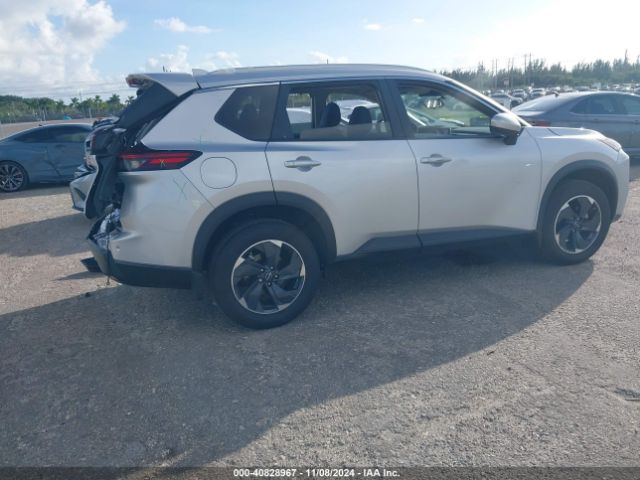 Photo 3 VIN: 5N1BT3BA7RC714142 - NISSAN ROGUE 