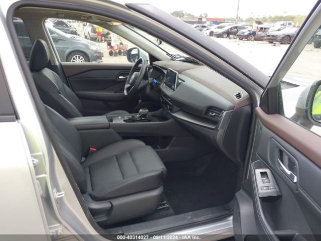 Photo 4 VIN: 5N1BT3BA8PC811492 - NISSAN ROGUE 