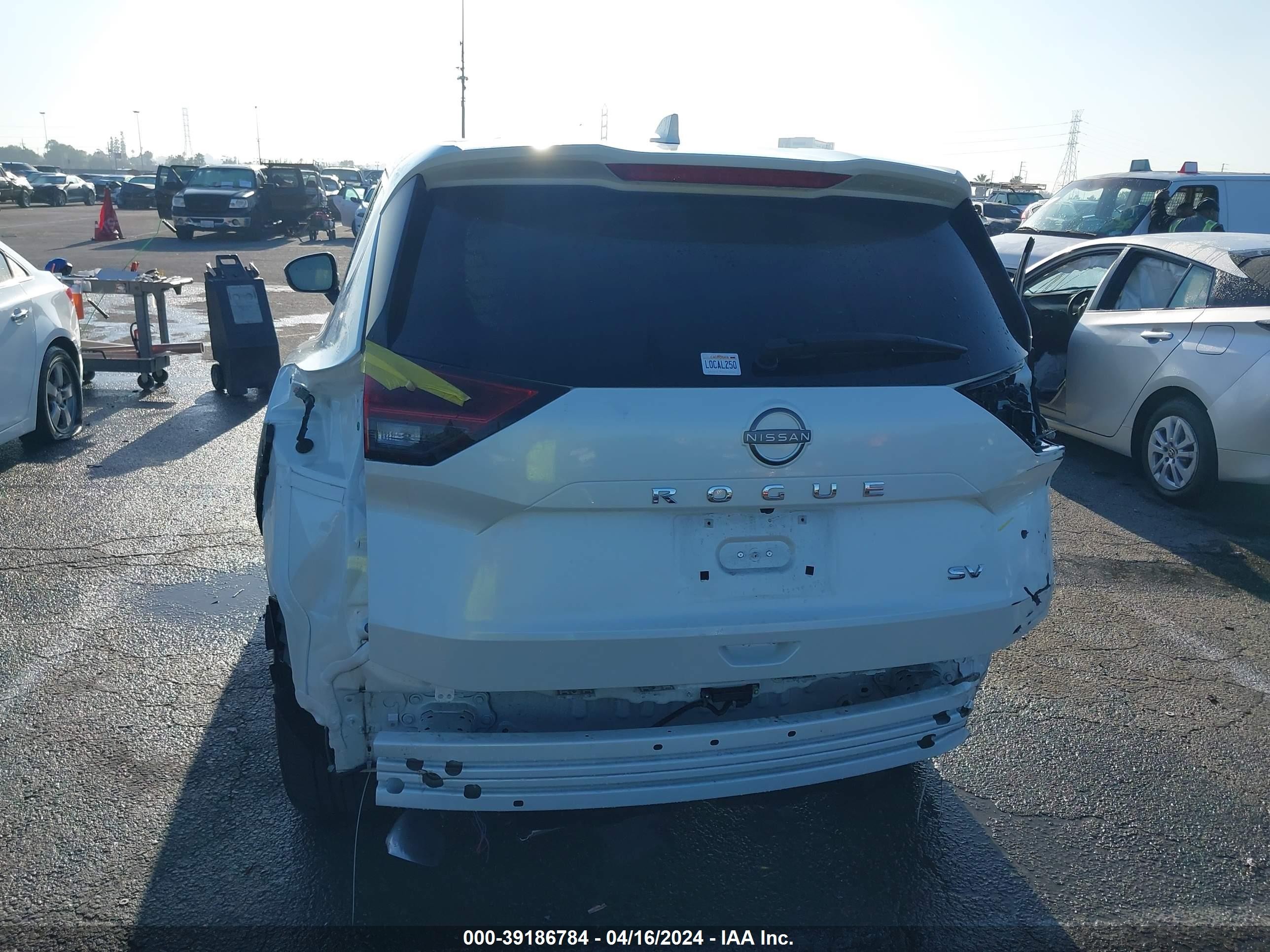 Photo 15 VIN: 5N1BT3BAXPC778253 - NISSAN ROGUE 