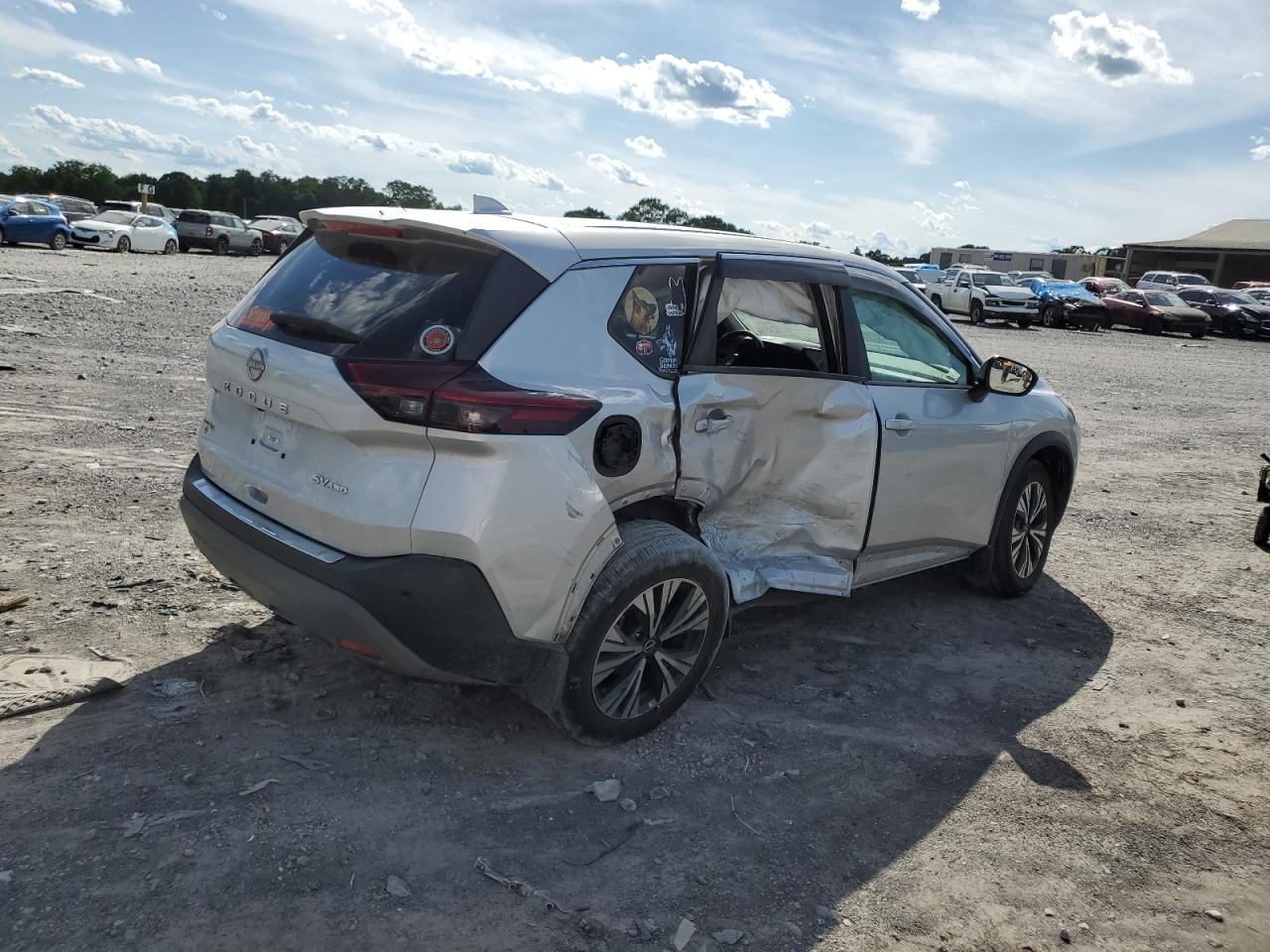 Photo 2 VIN: 5N1BT3BB2NC670120 - NISSAN ROGUE 