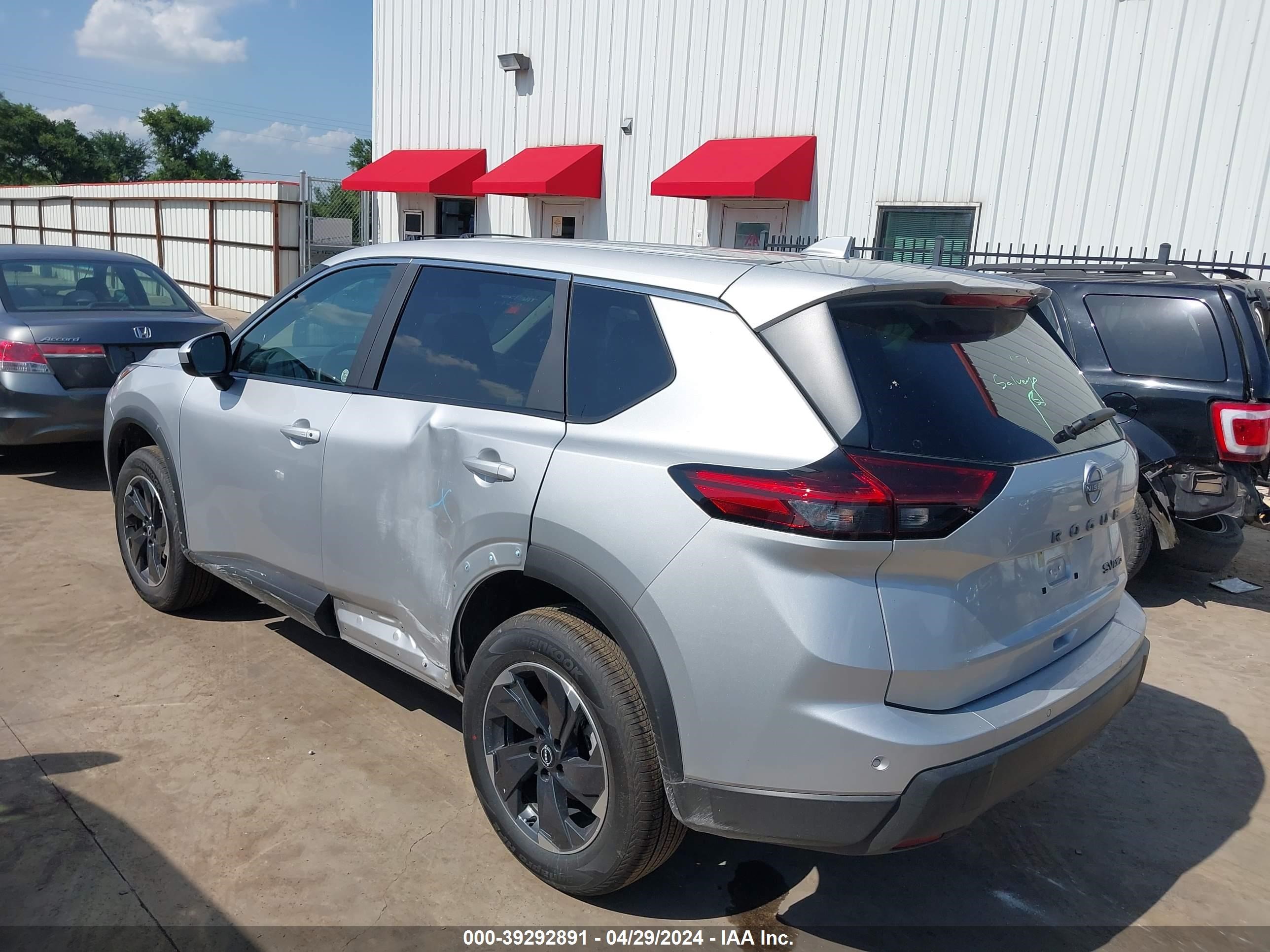 Photo 2 VIN: 5N1BT3BB2RC692494 - NISSAN ROGUE 