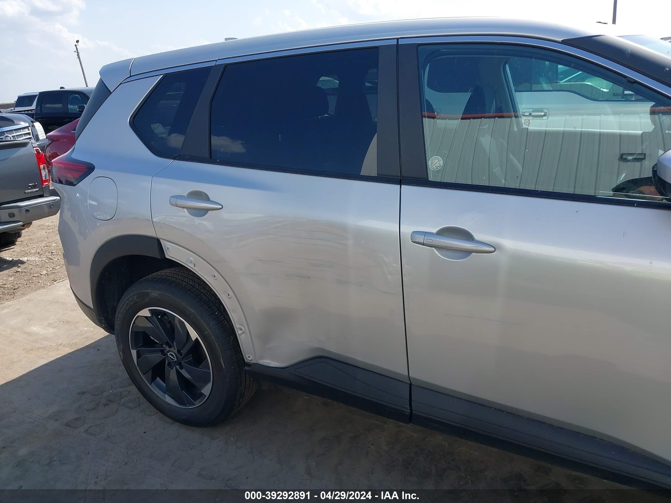 Photo 5 VIN: 5N1BT3BB2RC692494 - NISSAN ROGUE 