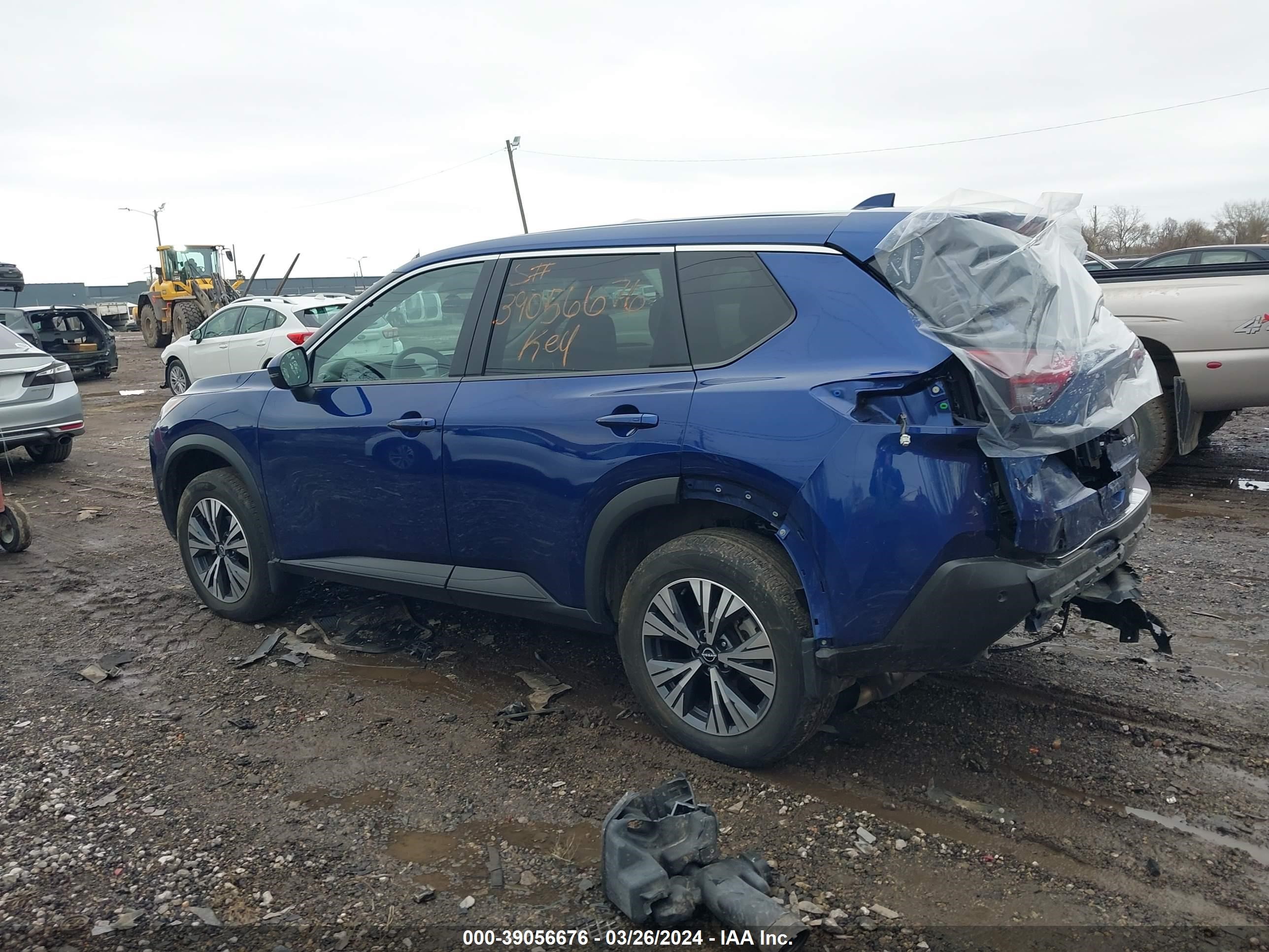 Photo 2 VIN: 5N1BT3BB3NC686228 - NISSAN ROGUE 