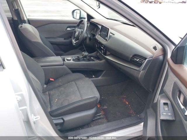 Photo 4 VIN: 5N1BT3BB3NC690828 - NISSAN ROGUE 