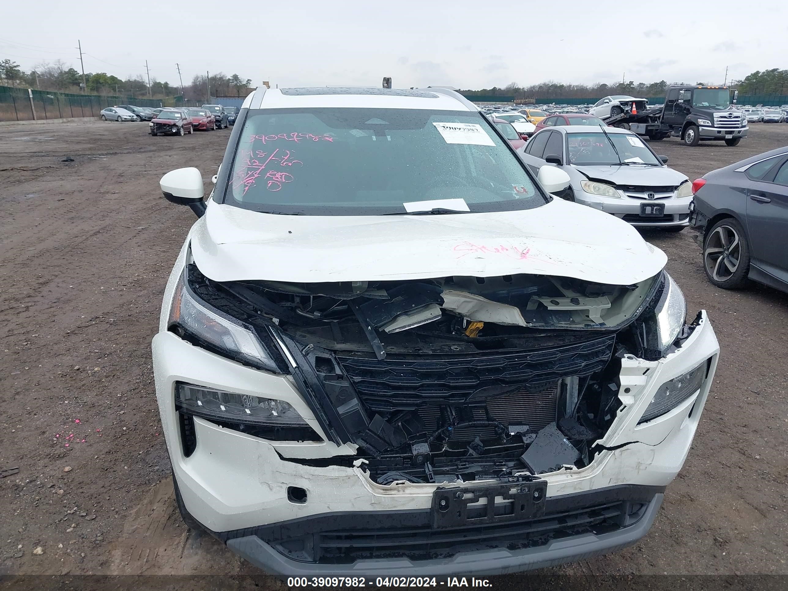 Photo 11 VIN: 5N1BT3BB3NC705621 - NISSAN ROGUE 